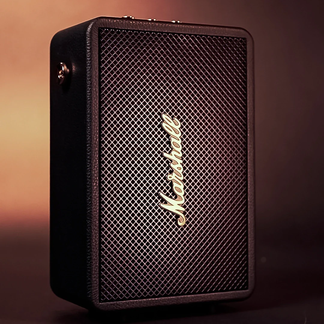 Apple Sleek & Compact Design for On-the-Go Charging: