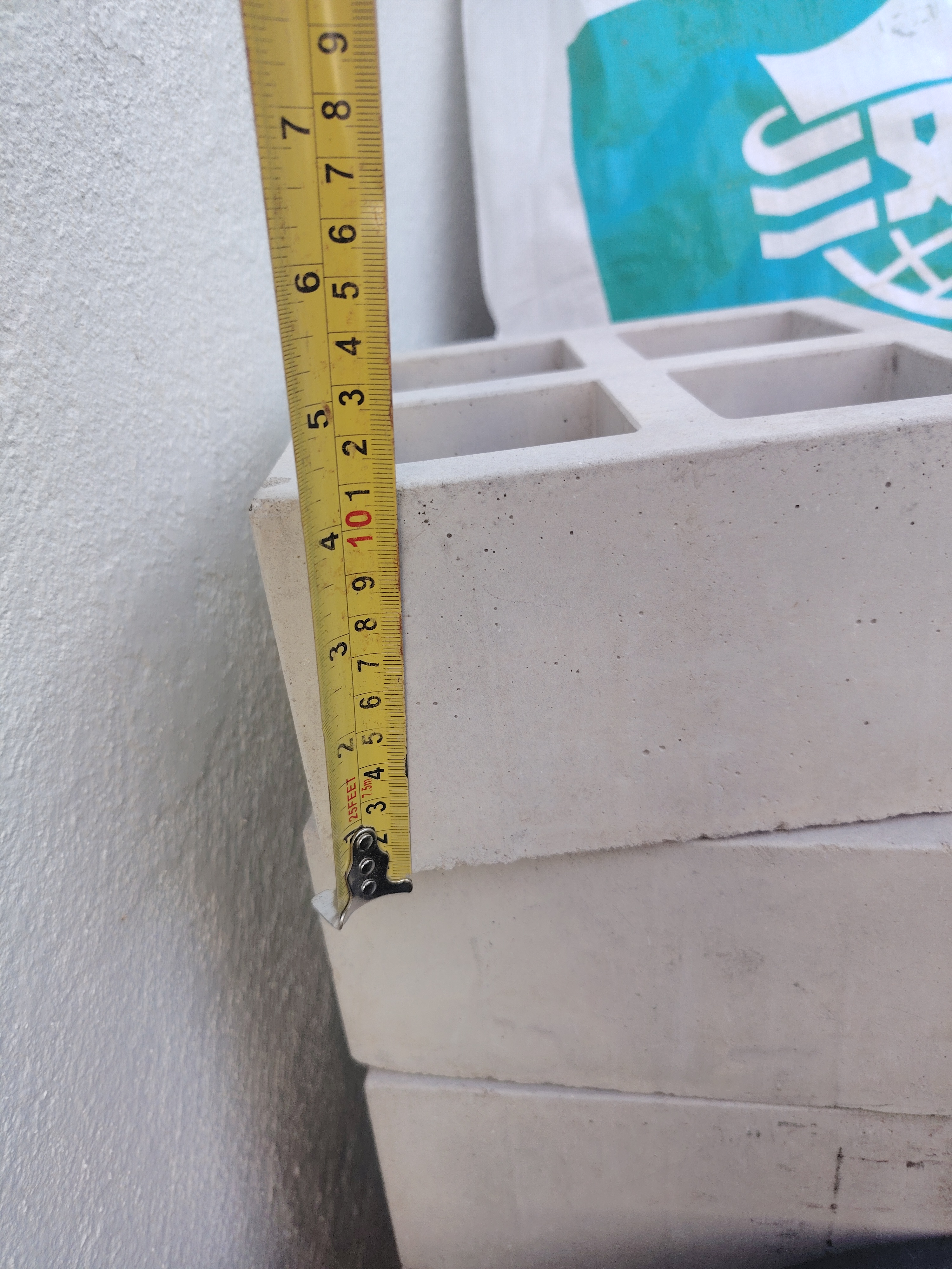 Breeze Blocks Single Design
