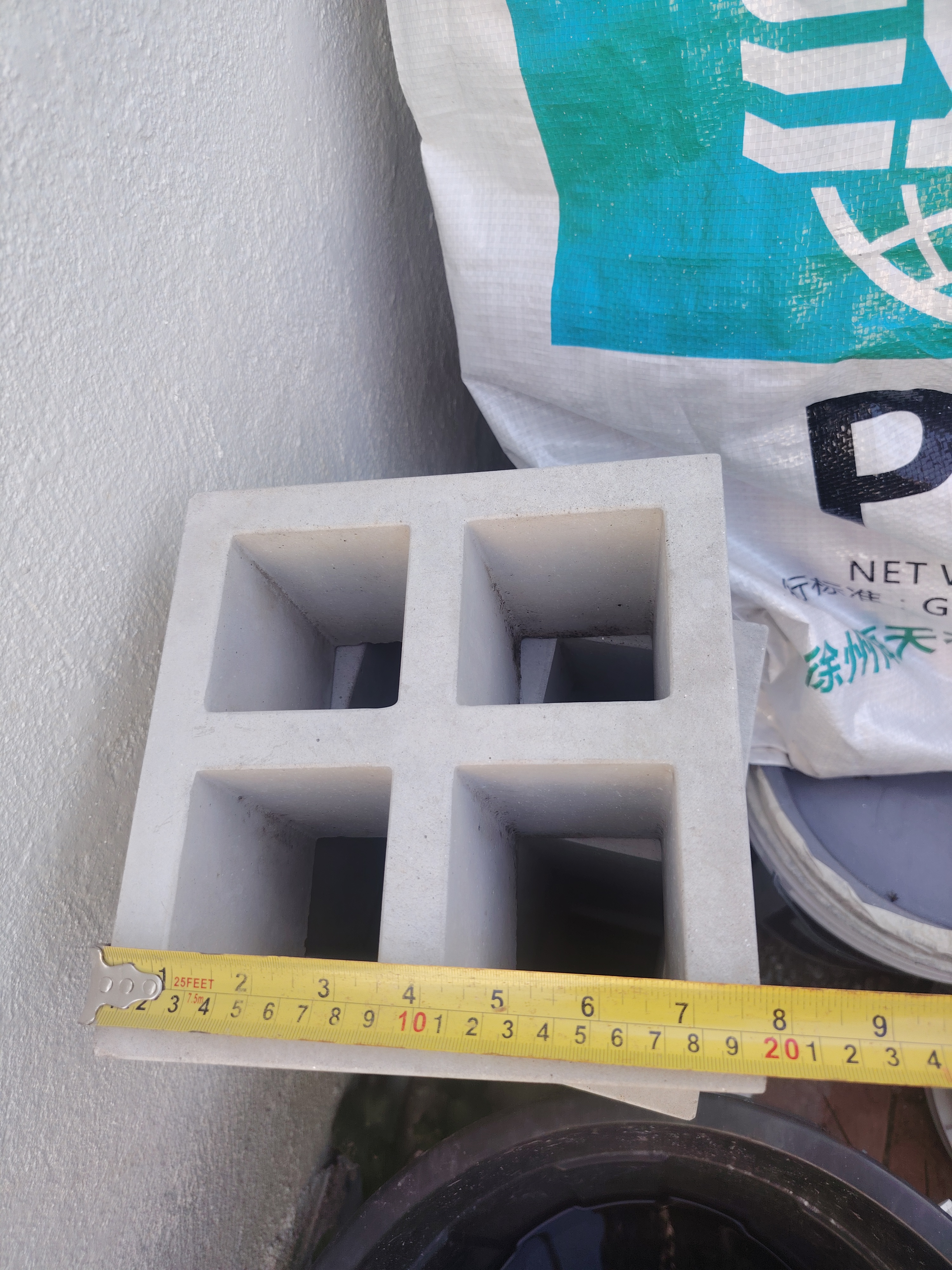 Breeze Blocks Single Design