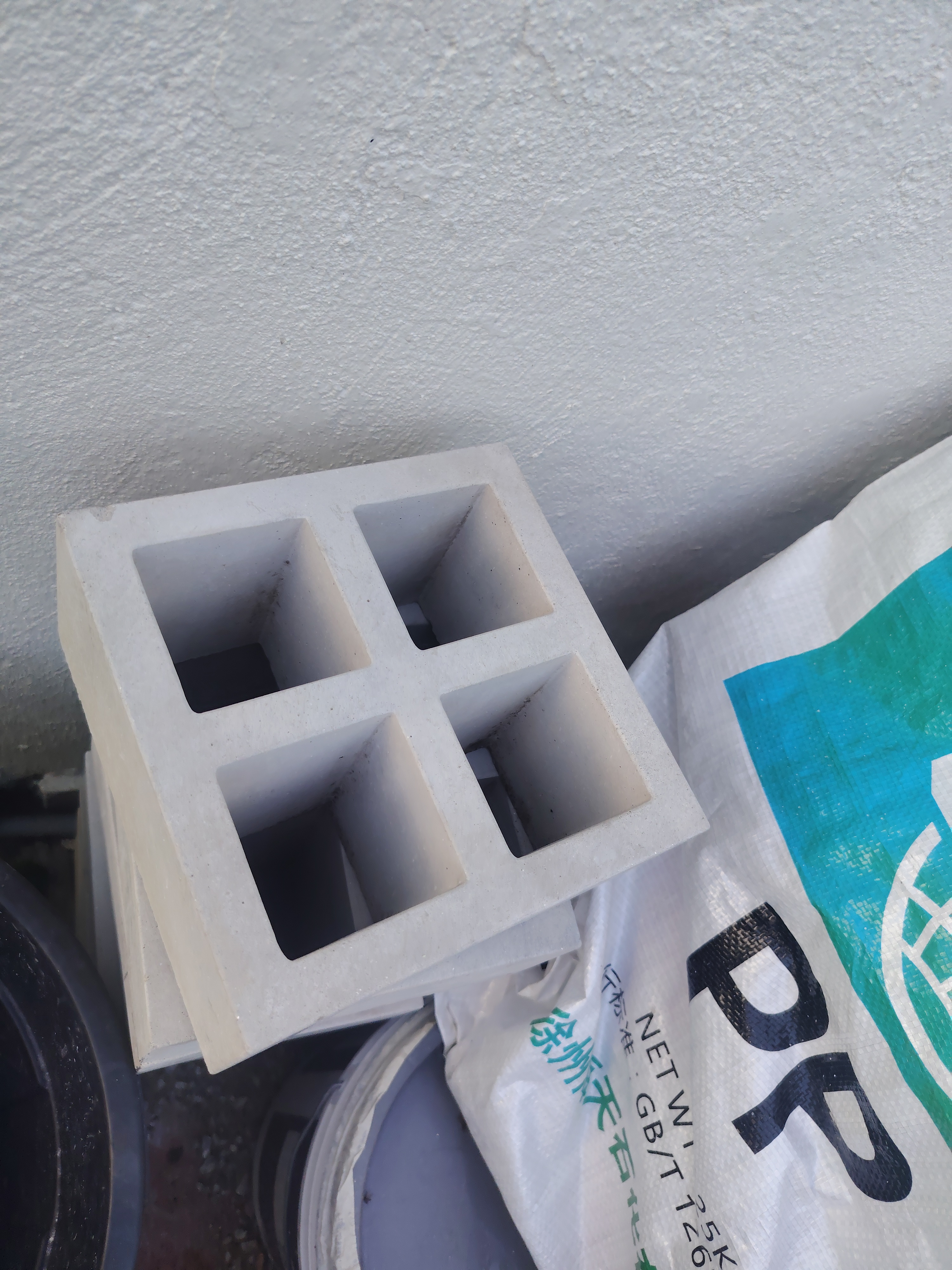 Breeze Blocks Single Design