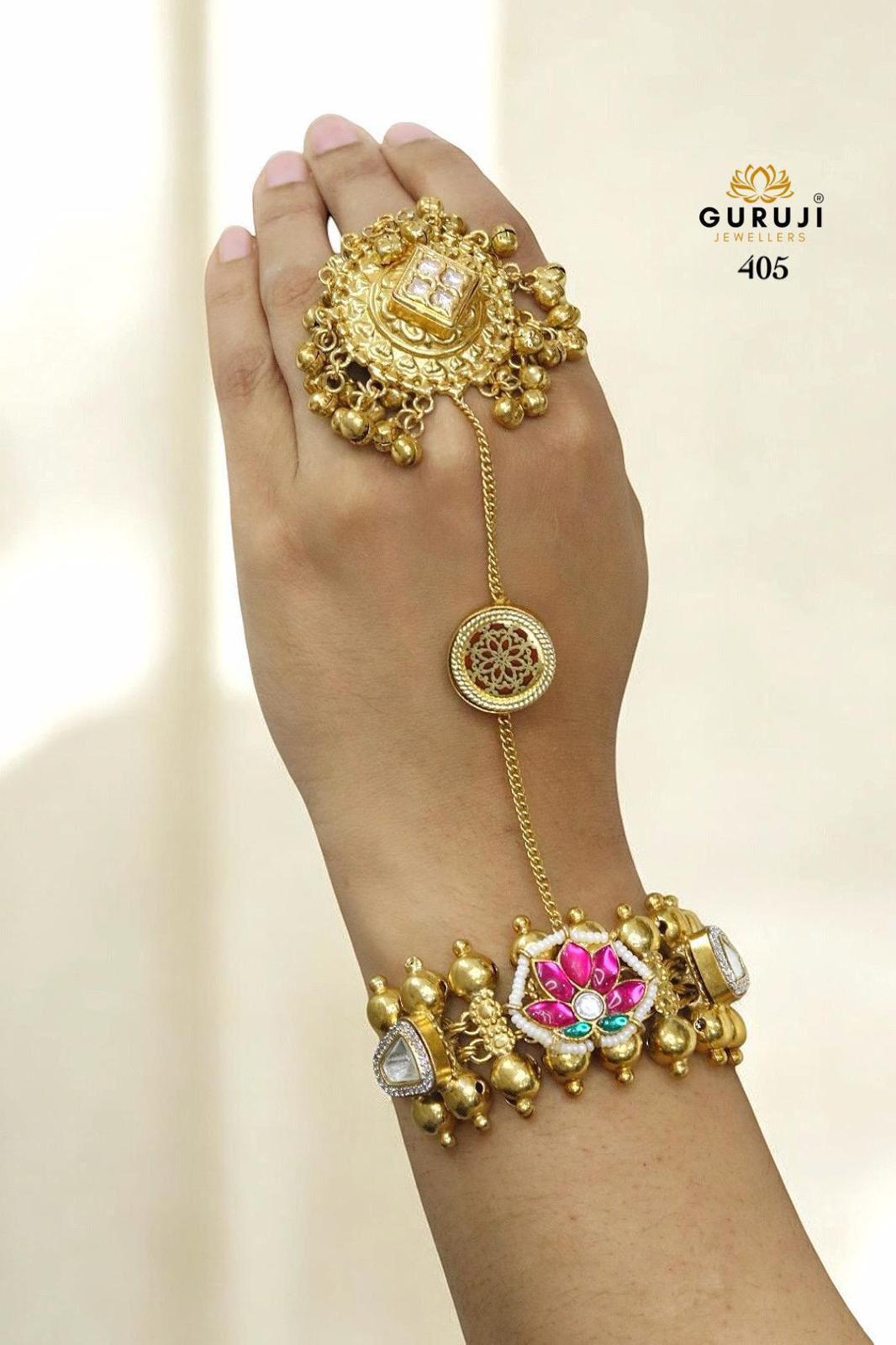 Traditional Golden Hand Harness