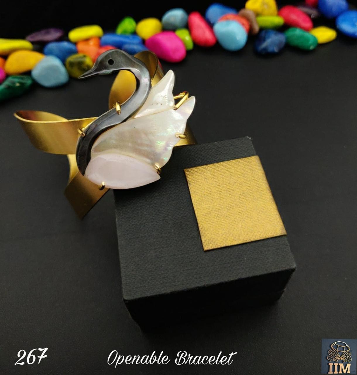 Swan Pearl Openable Bracelet