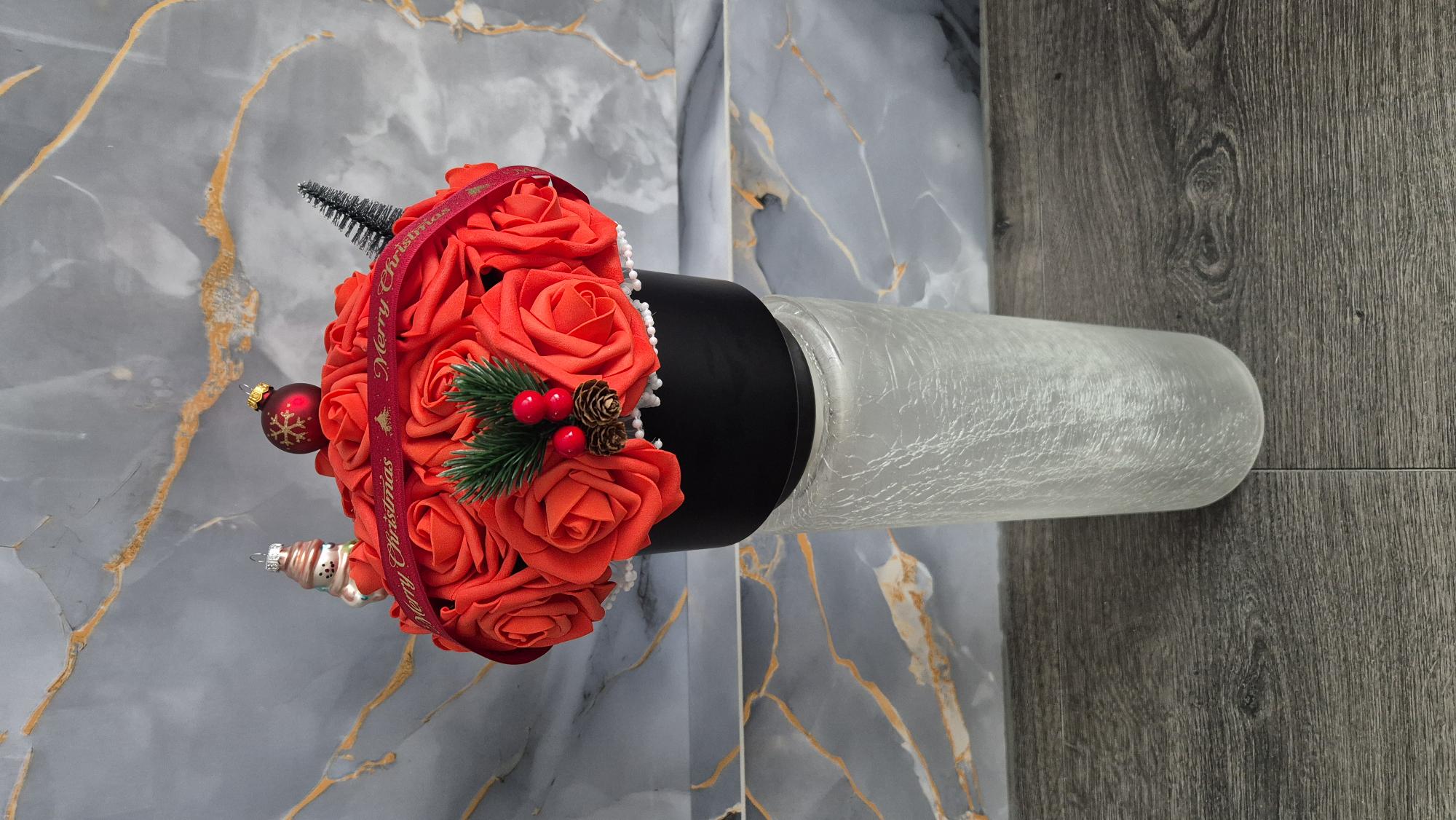 Bouquet de noël 20 rose rouge en mousse avec son pot de couleur noir