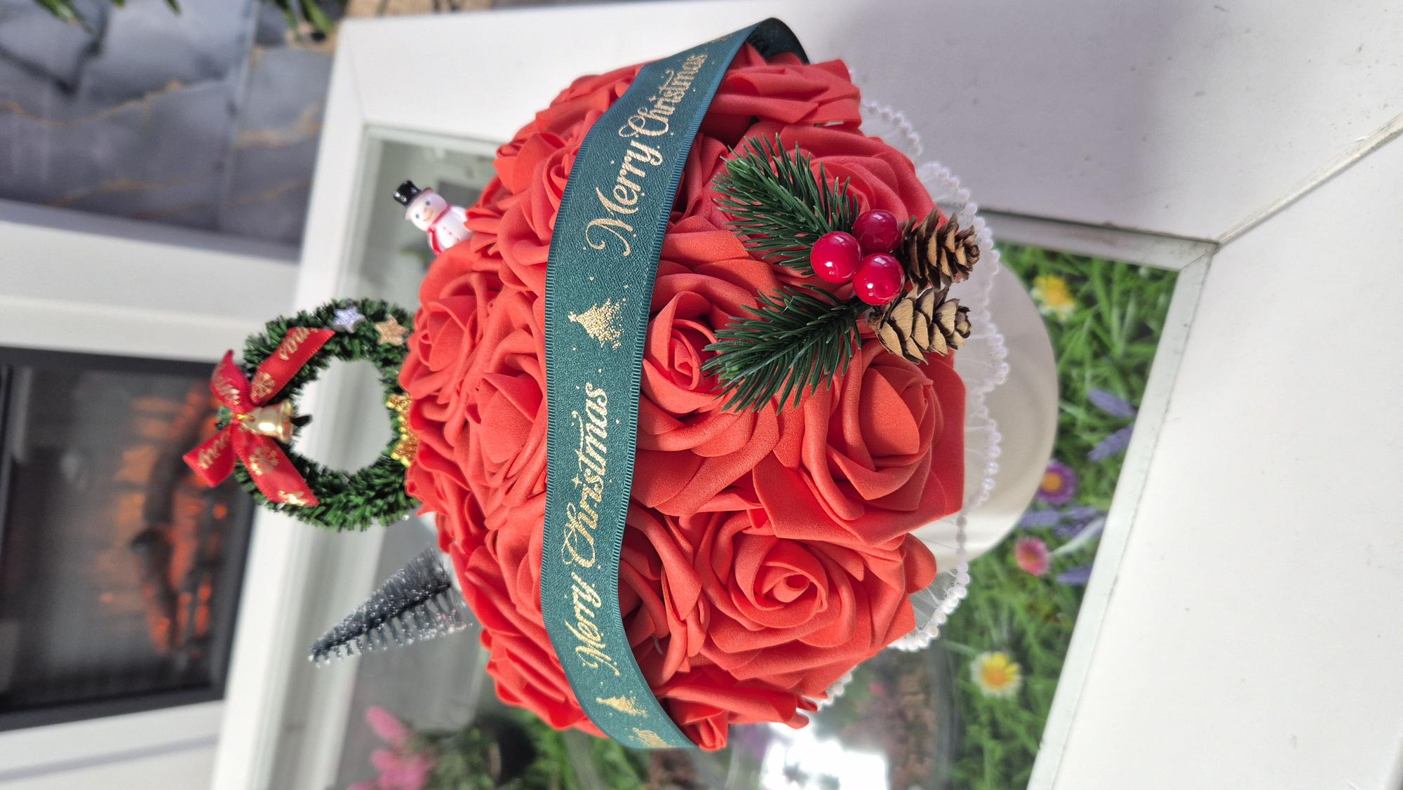 Bouquet de noël  20 rose rouge en mousse avec son pot de couleur beige