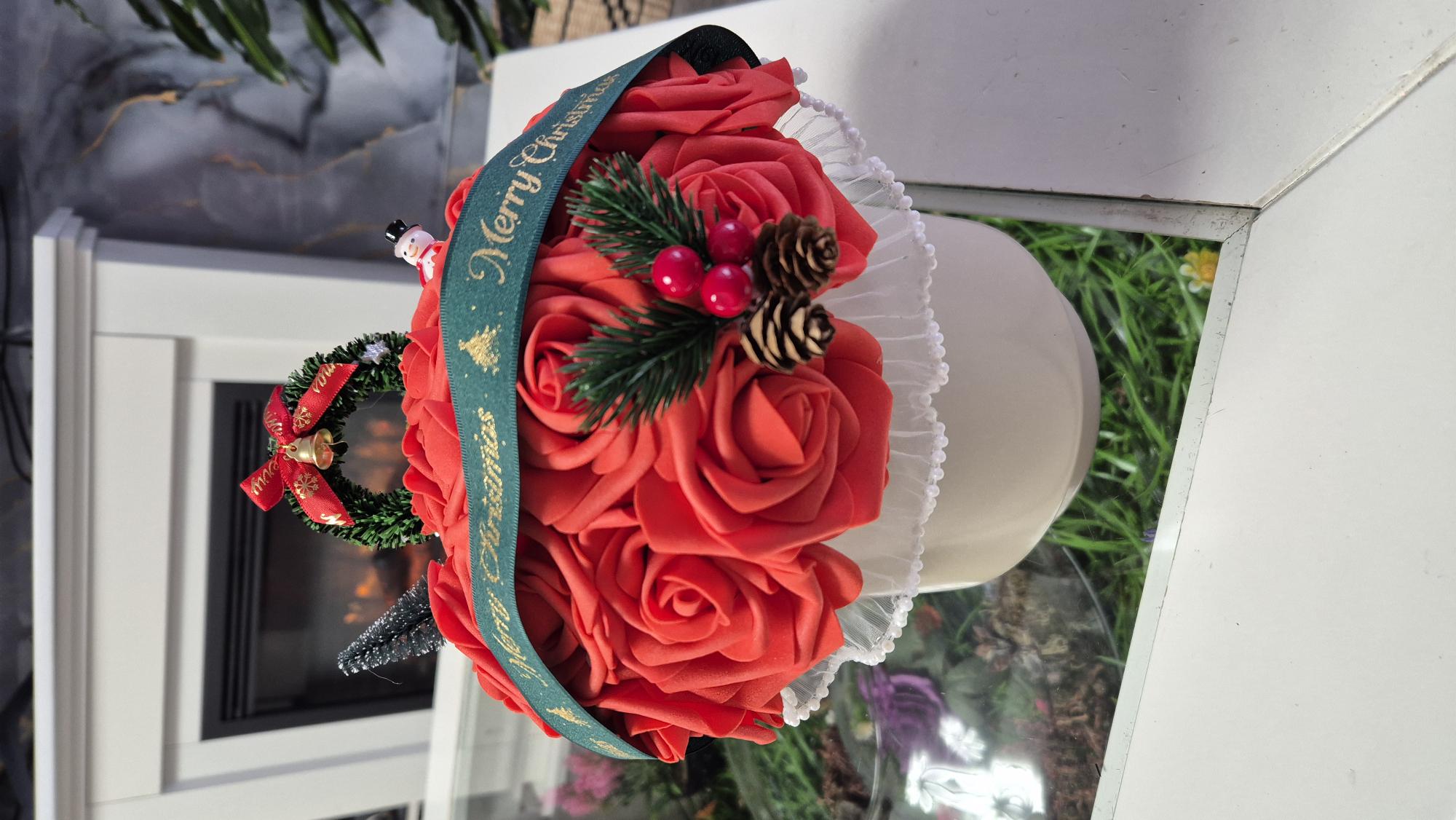 Bouquet de noël 20 rose rouge en mousse avec son pot de couleur beige