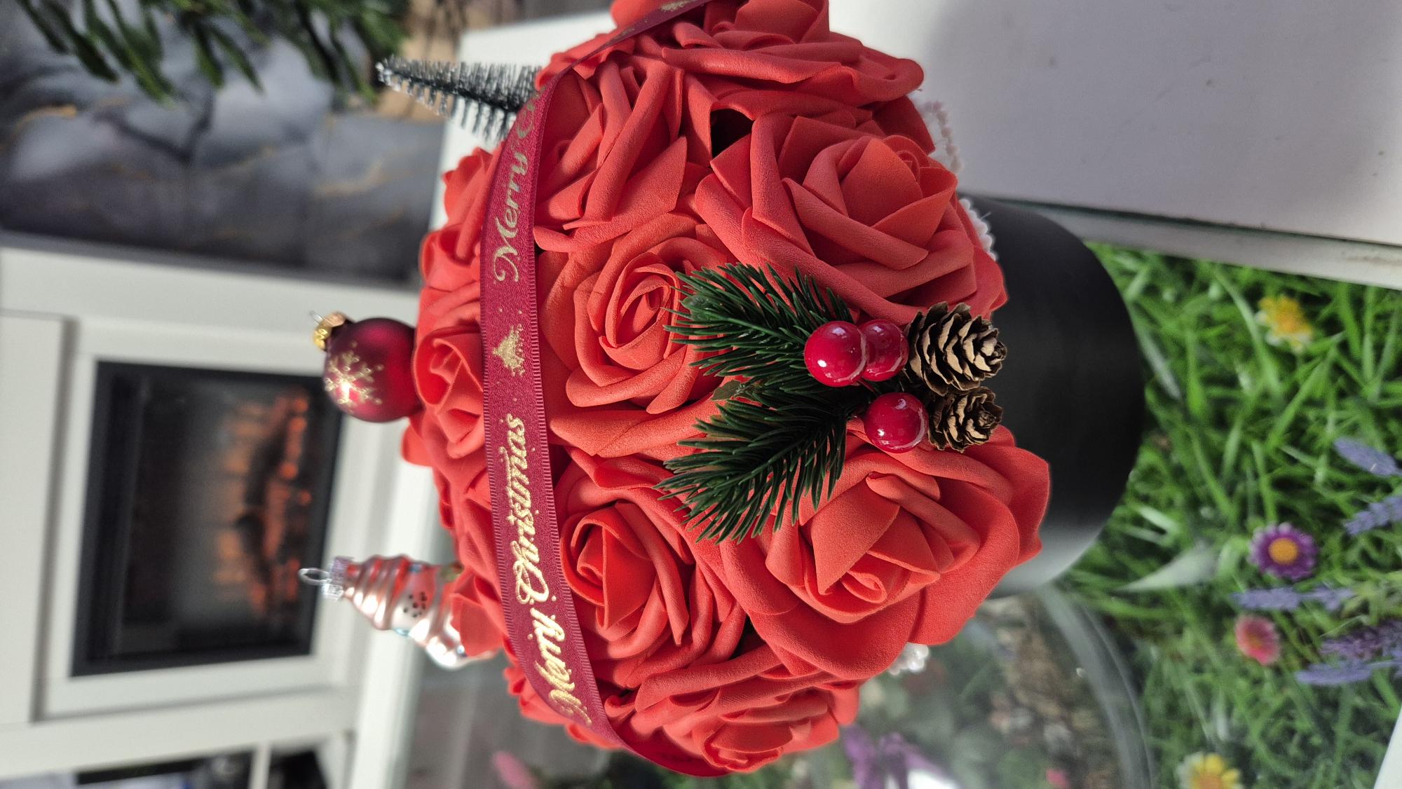 Bouquet de noël 20 rose rouge en mousse avec son pot de couleur noir