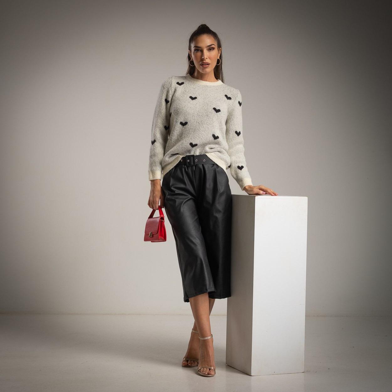 Blusa de lã com estampas de corações