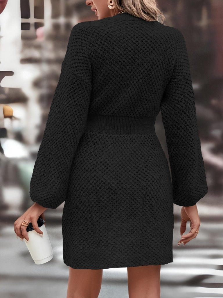 Vestido curto de malha preta de manga comprida