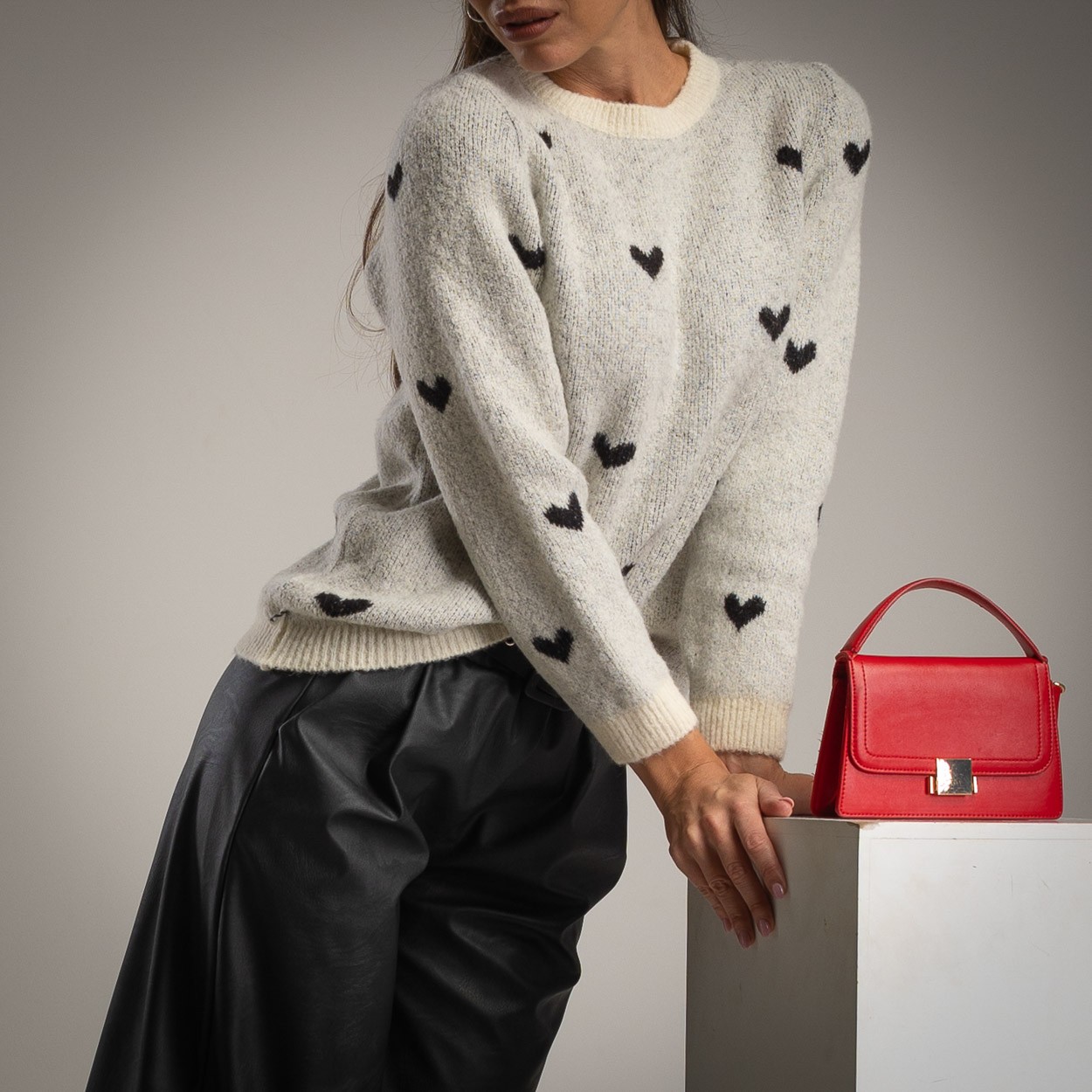 Blusa de lã com estampas de corações