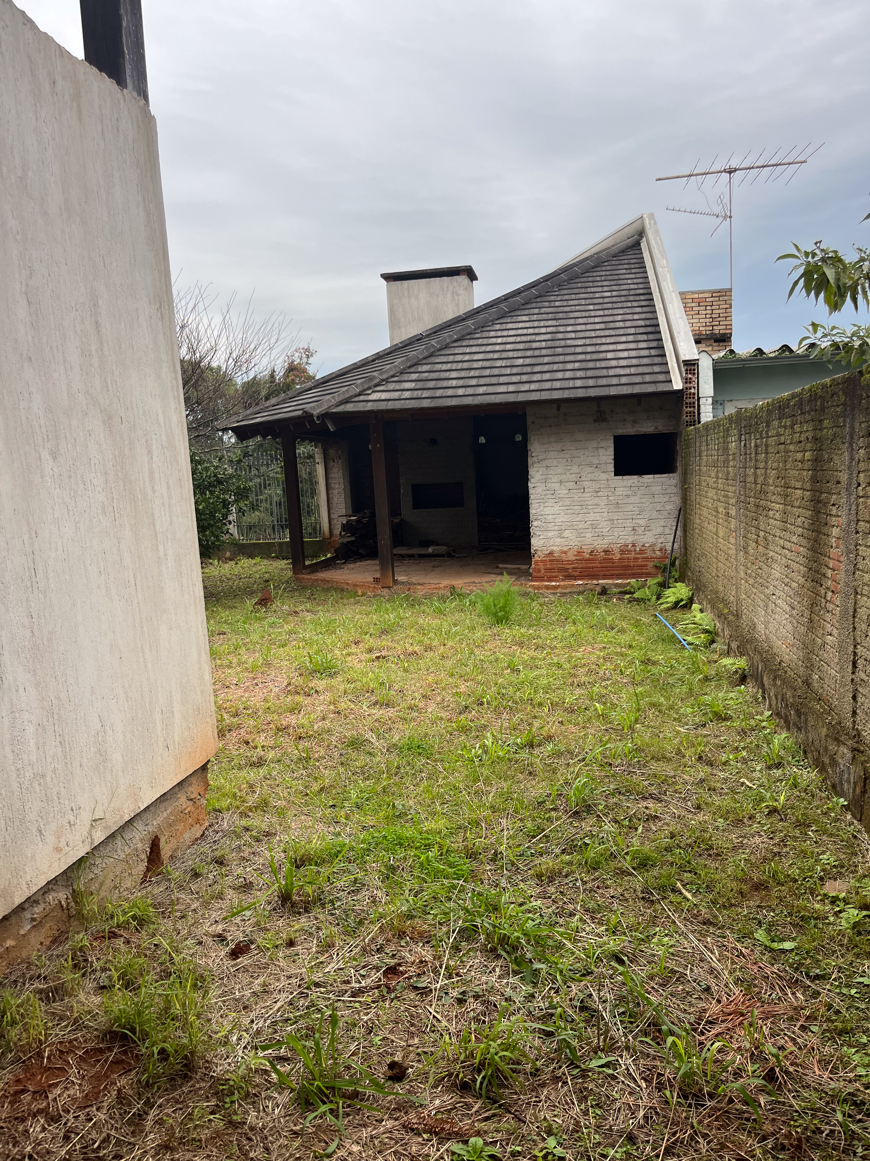 Sobrado em construção na desejada Rua 25 de Julho