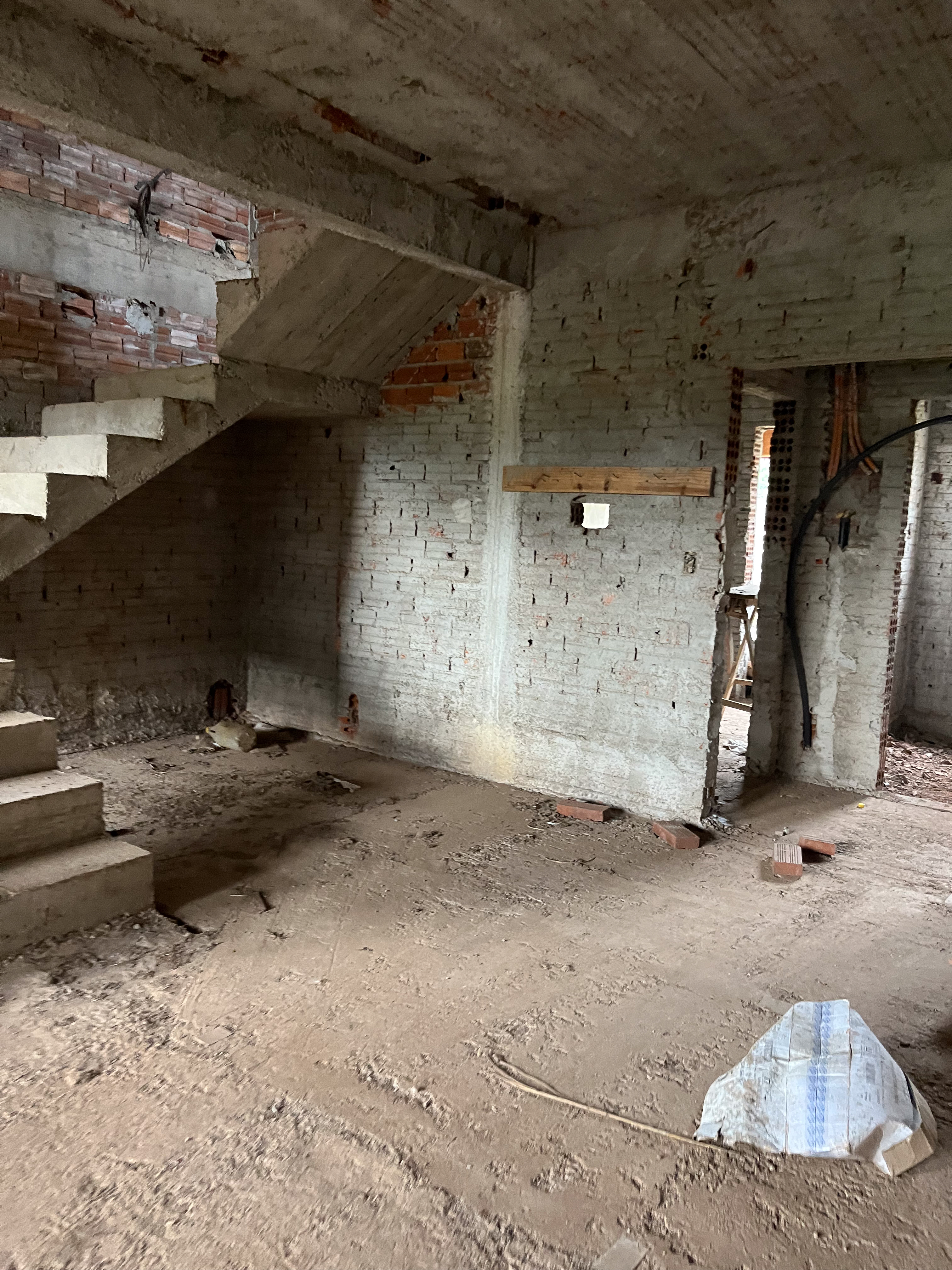 Sobrado em construção na desejada Rua 25 de Julho