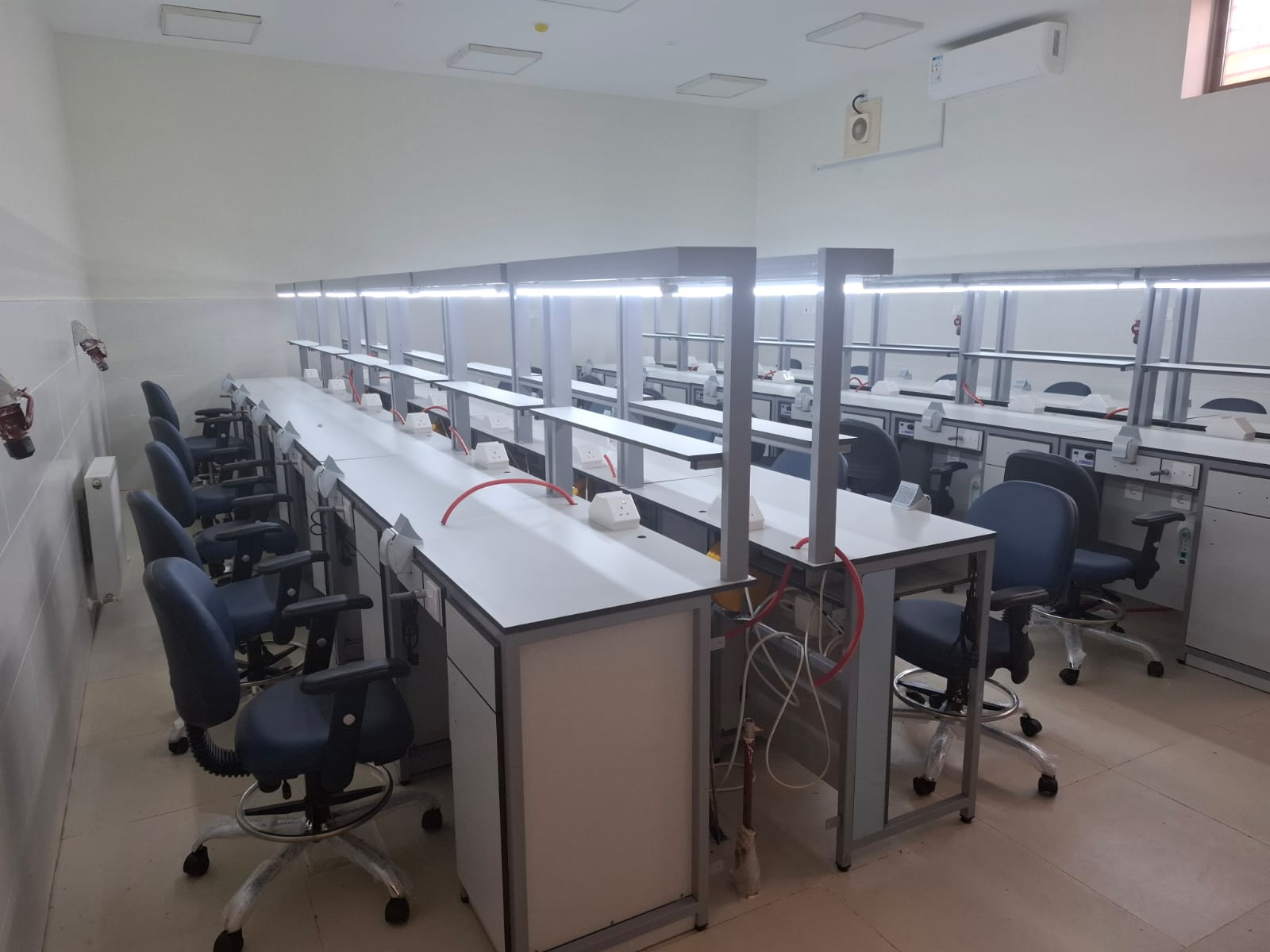 Laboratory Workstation Desk