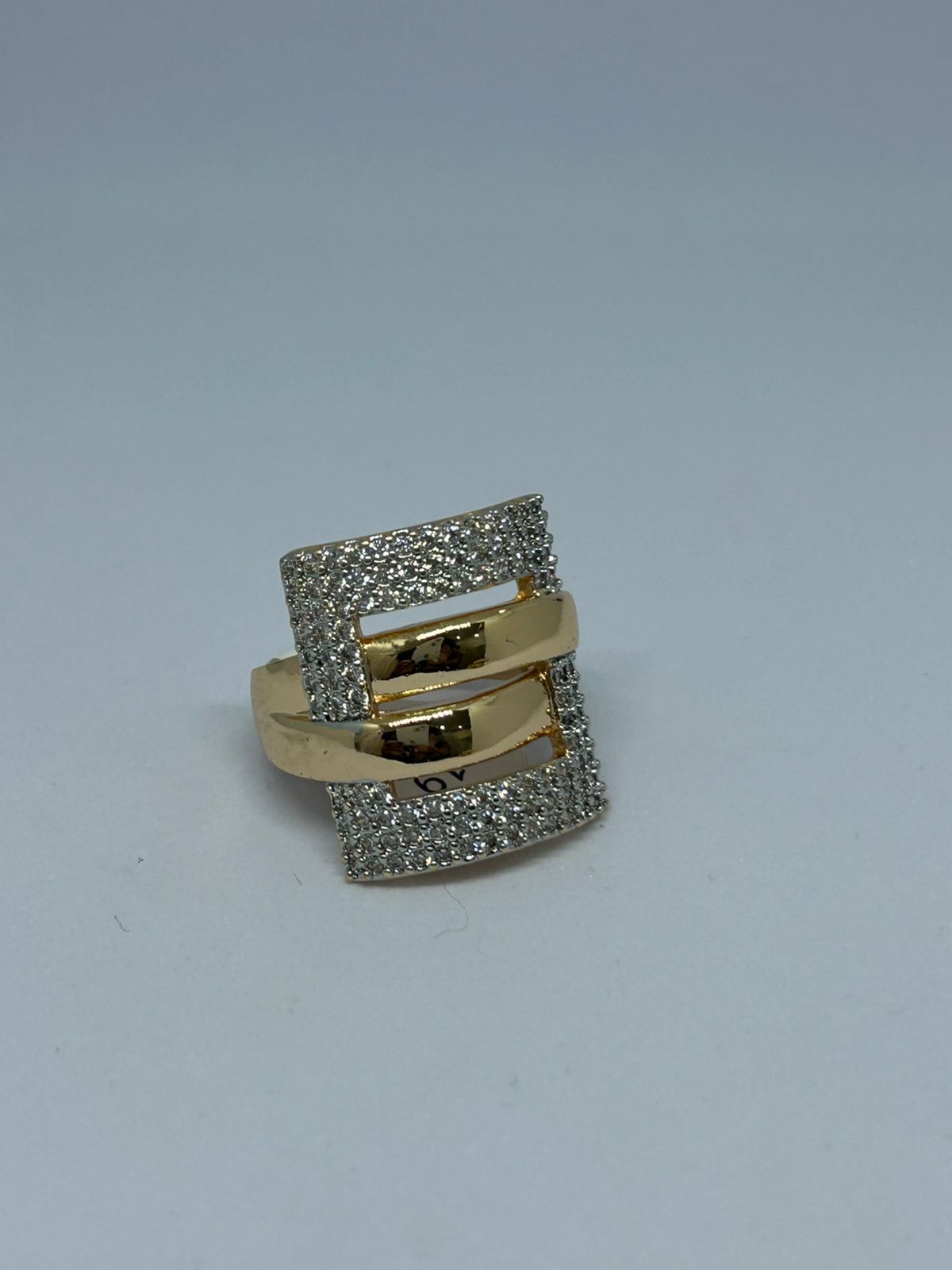 Anel de ouro com diamantes