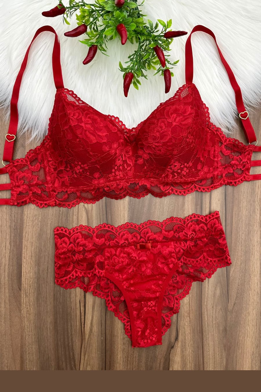 Conjunto de lingerie vermelho rendado