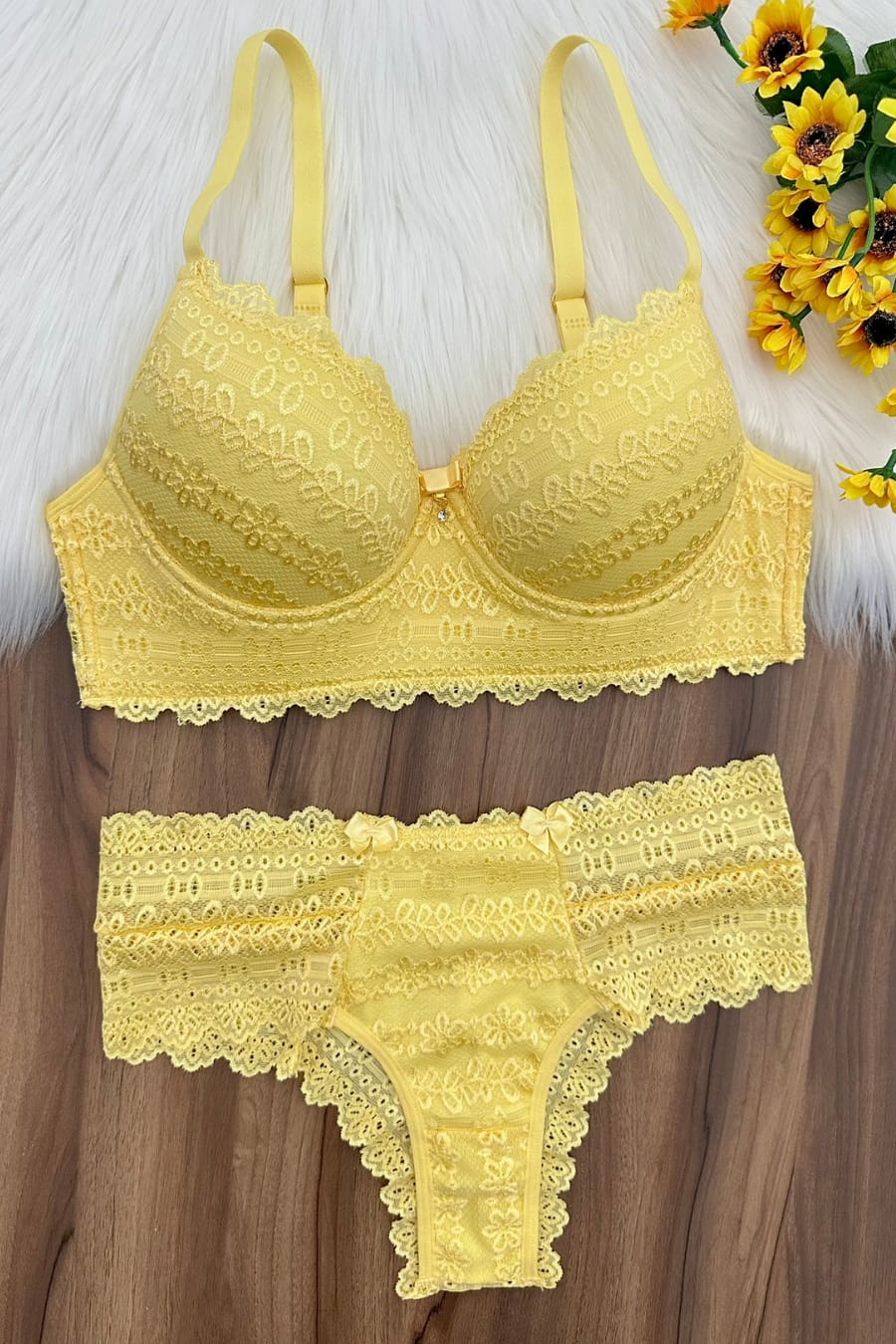 Conjunto de lingerie amarelo
