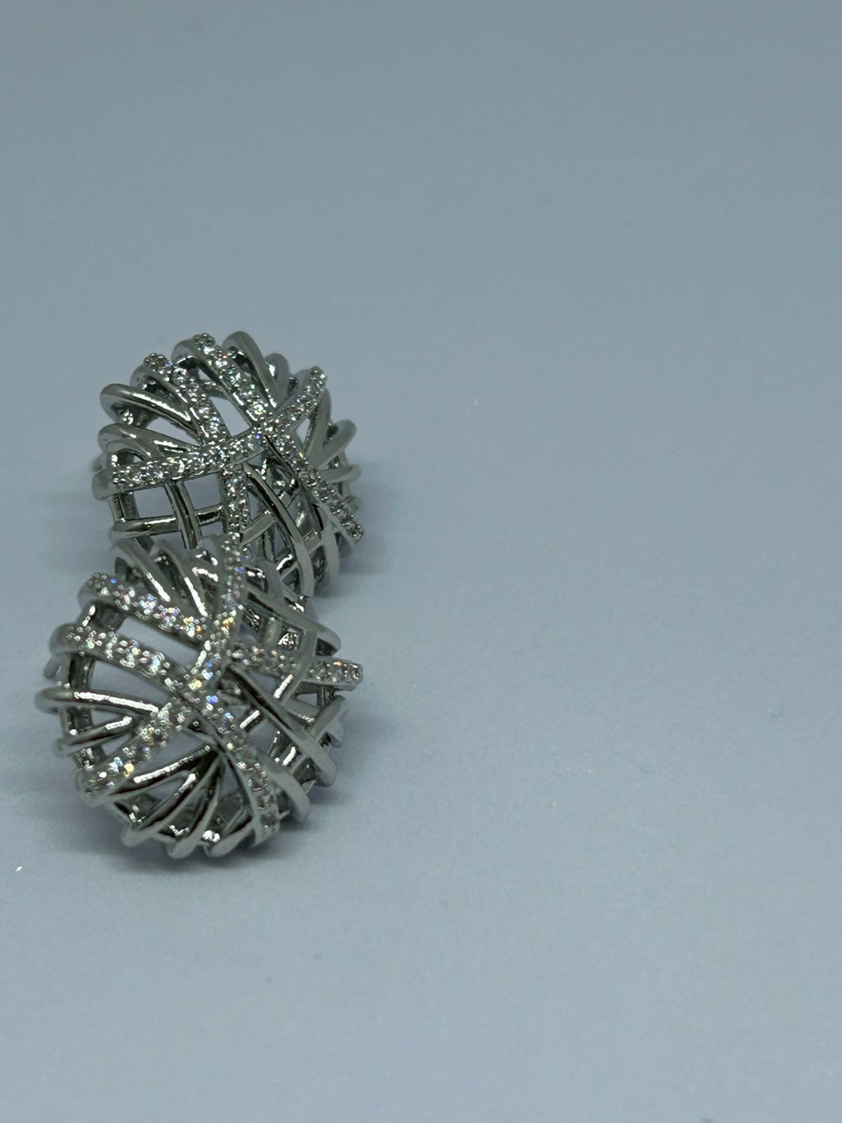 Brincos de prata com zircônias