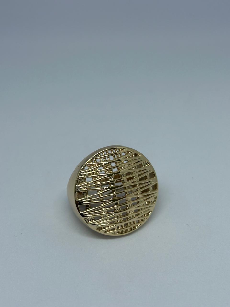 Anel dourado moderno