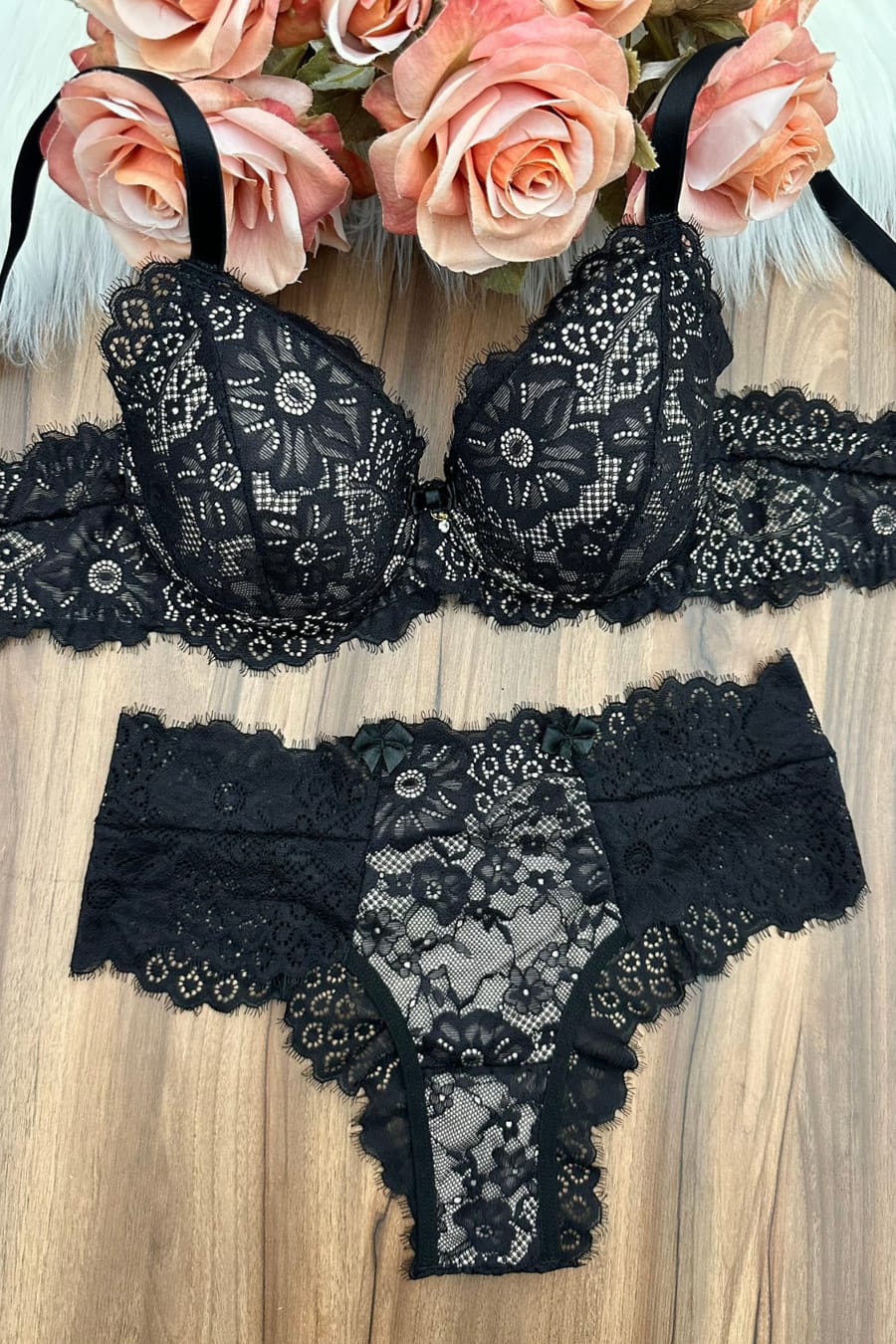 Conjunto de lingerie rendada preta