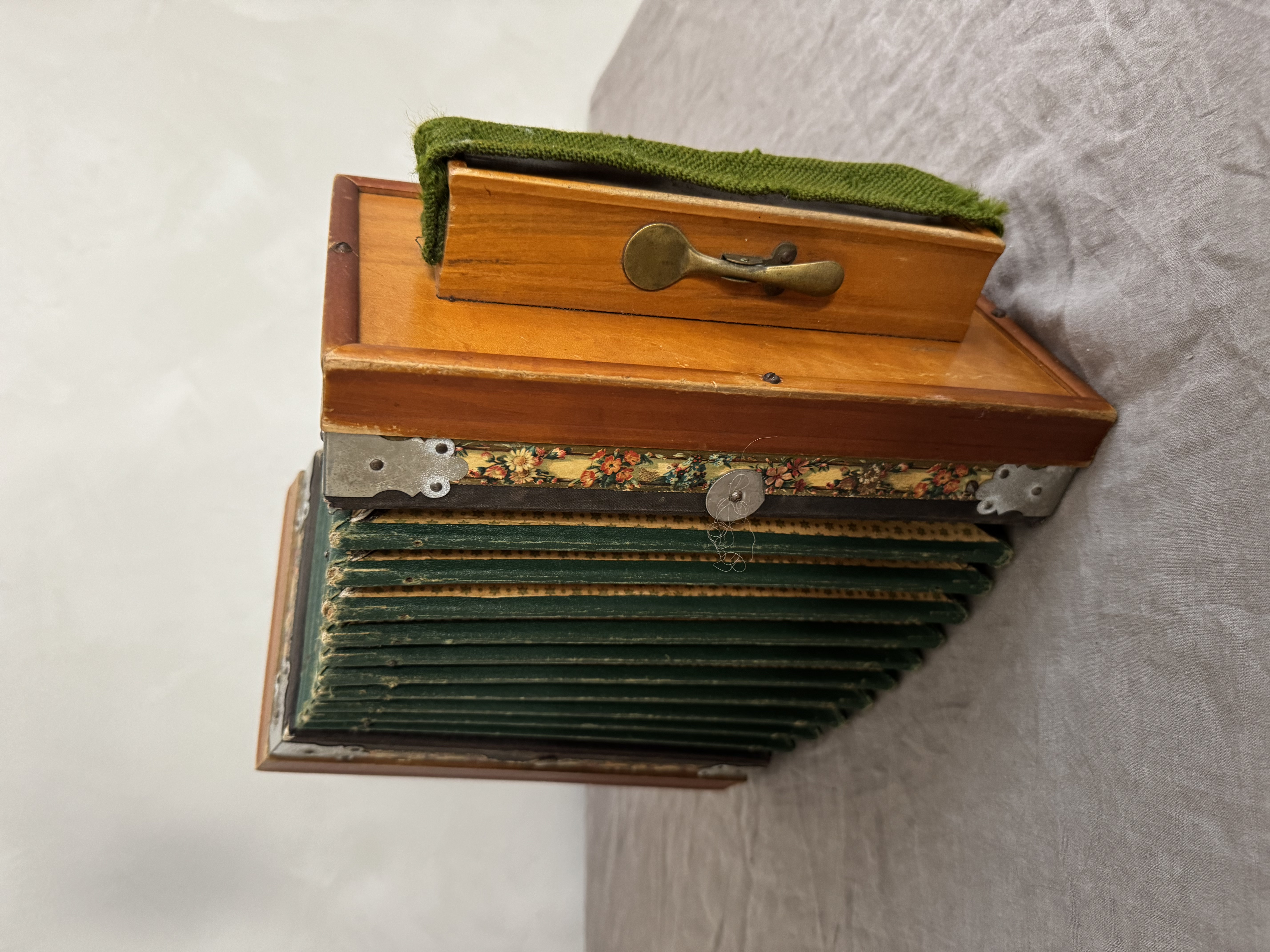 Fint dragspel ej fungerande men som dekor - 