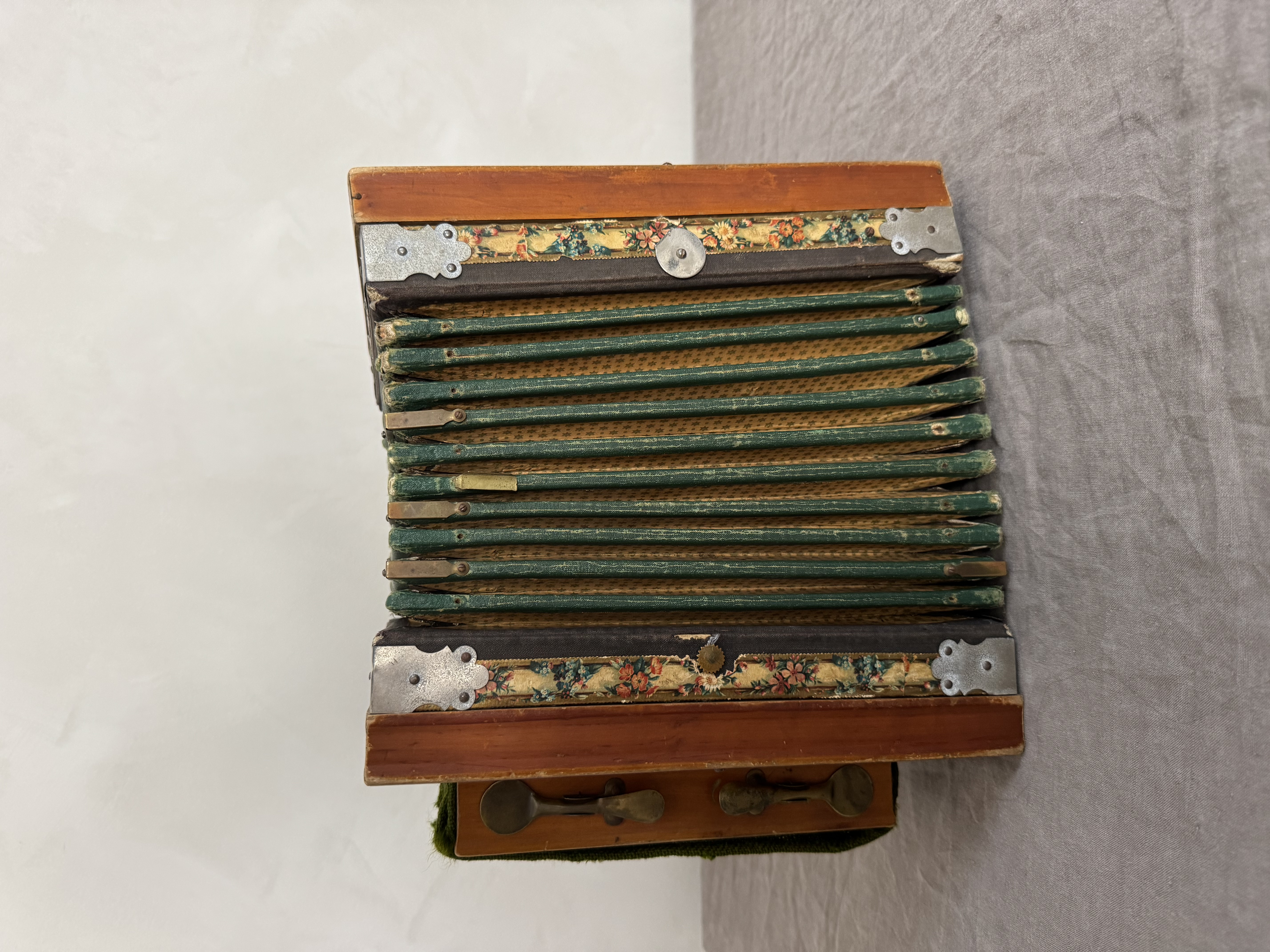 Fint dragspel ej fungerande men som dekor - 