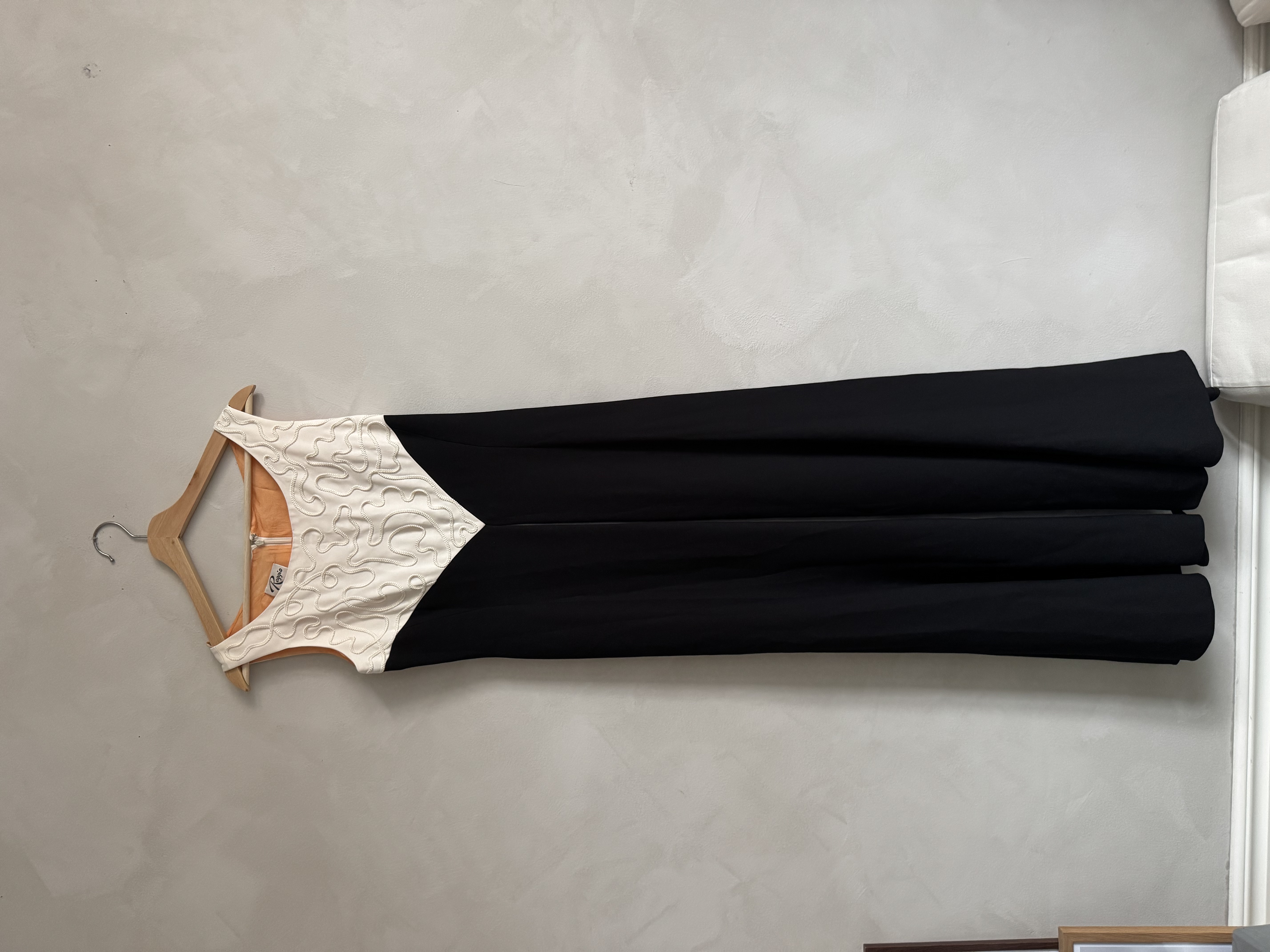 Elegant Black and White Evening Dress storlek small men ganska lång