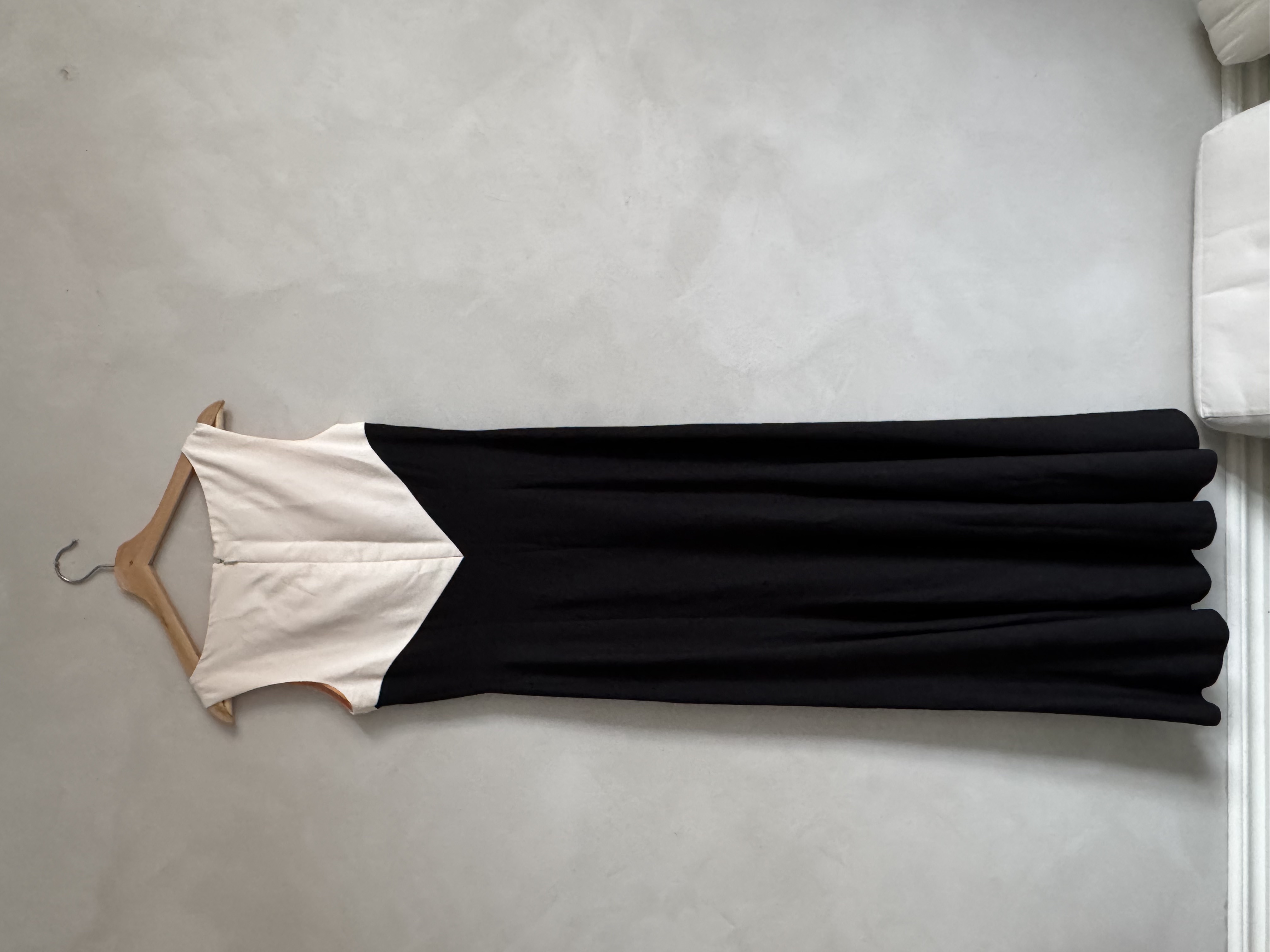 Elegant Black and White Evening Dress storlek small men ganska lång