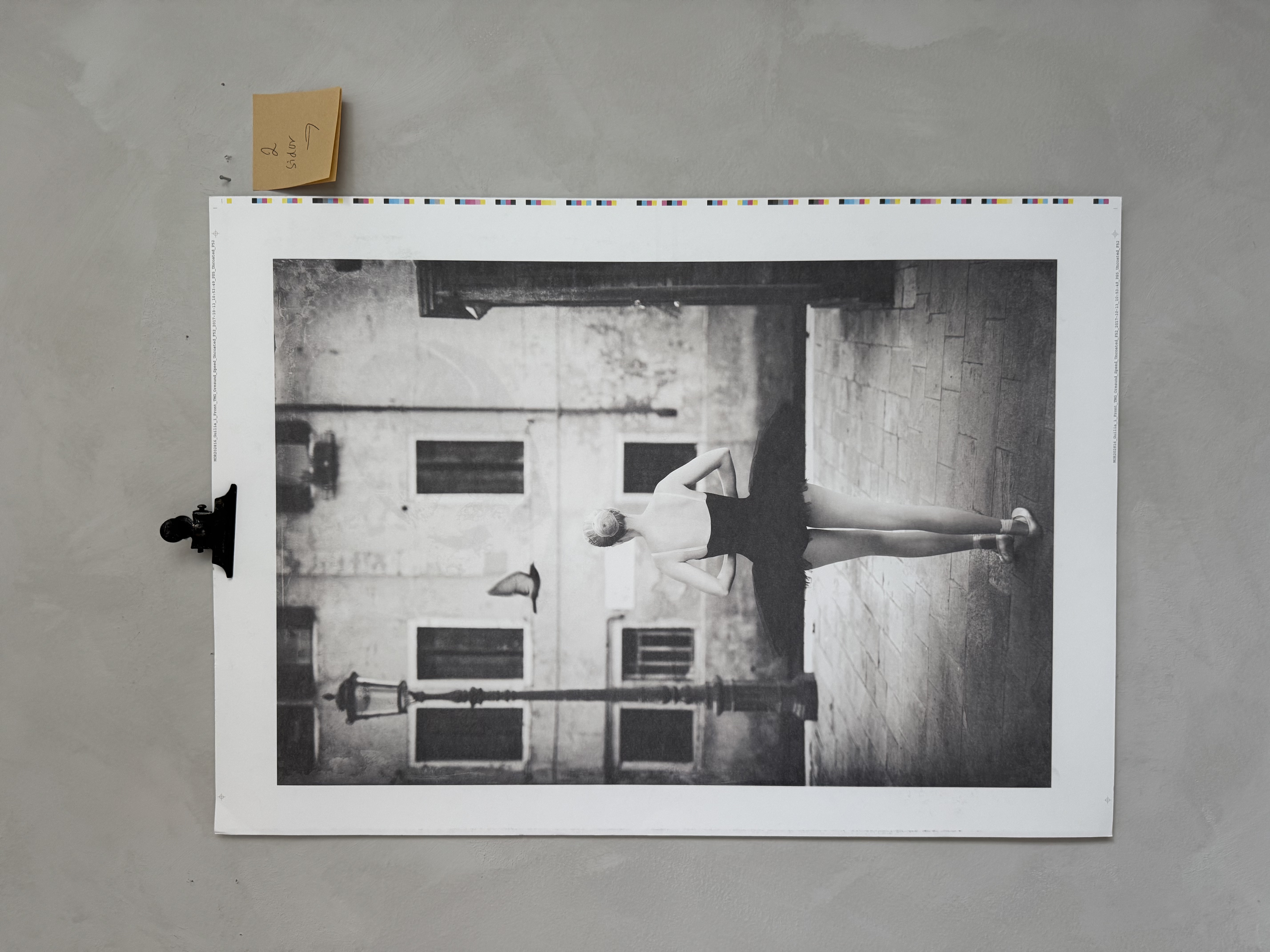 Tvåsidigt unikt provtrycksexemplar med markeringar – Serafina och Giulia, ca 50×70 cm.