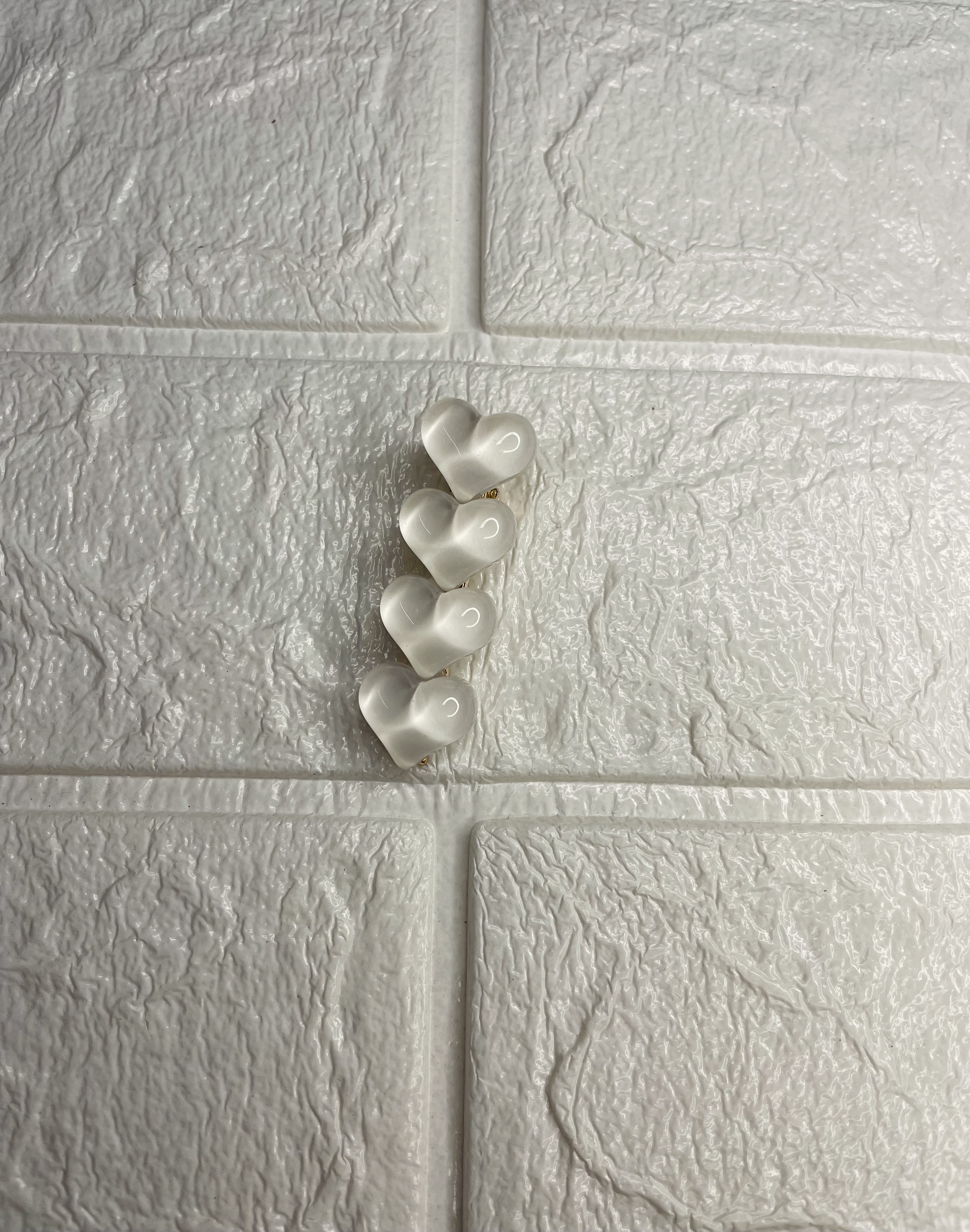 LITTLE HEARTS  KOREAN SIDE PINS 