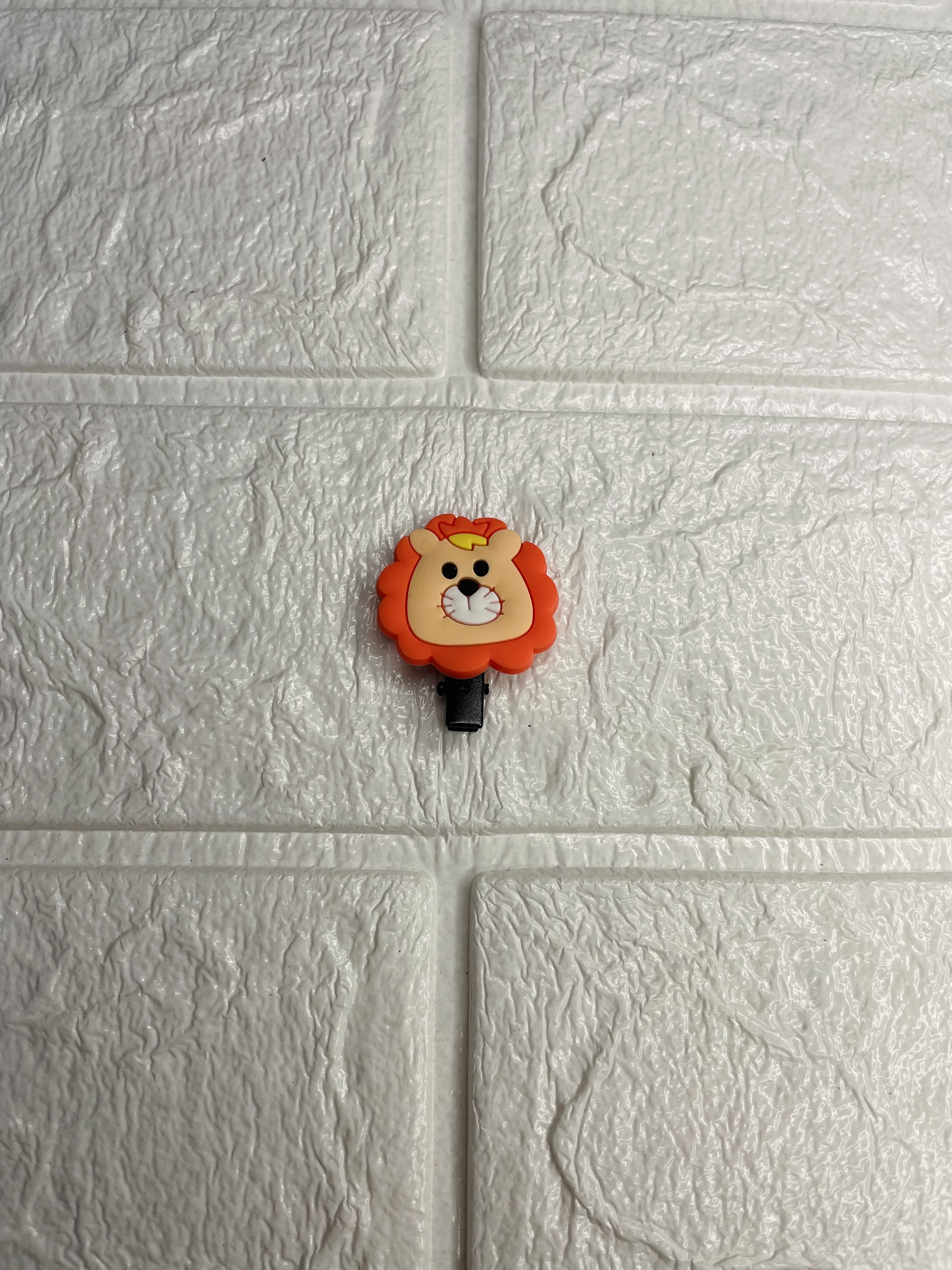 CARTOON ANIMALS KOREAN SIDE PINS