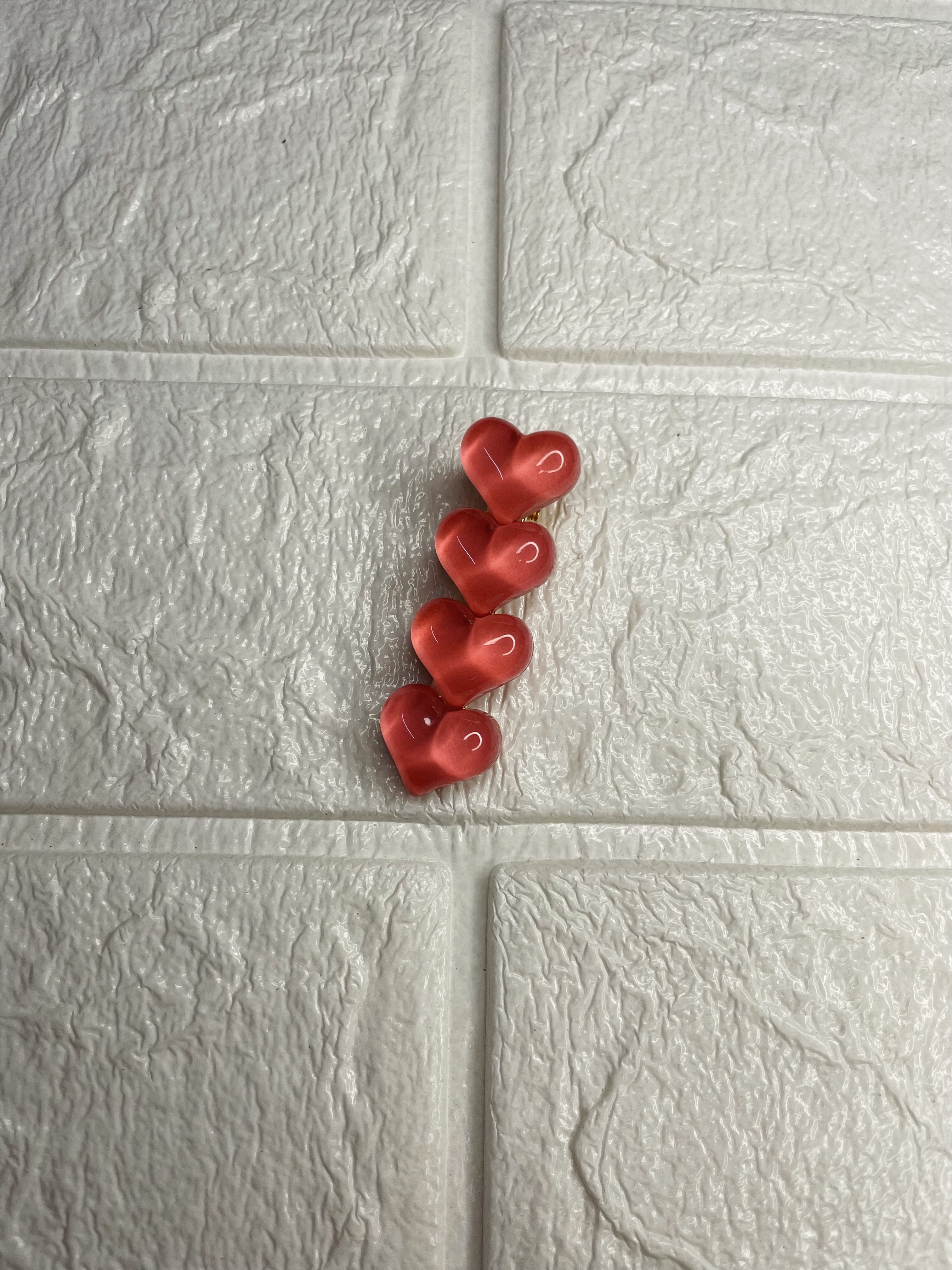 LITTLE HEARTS  KOREAN SIDE PINS 