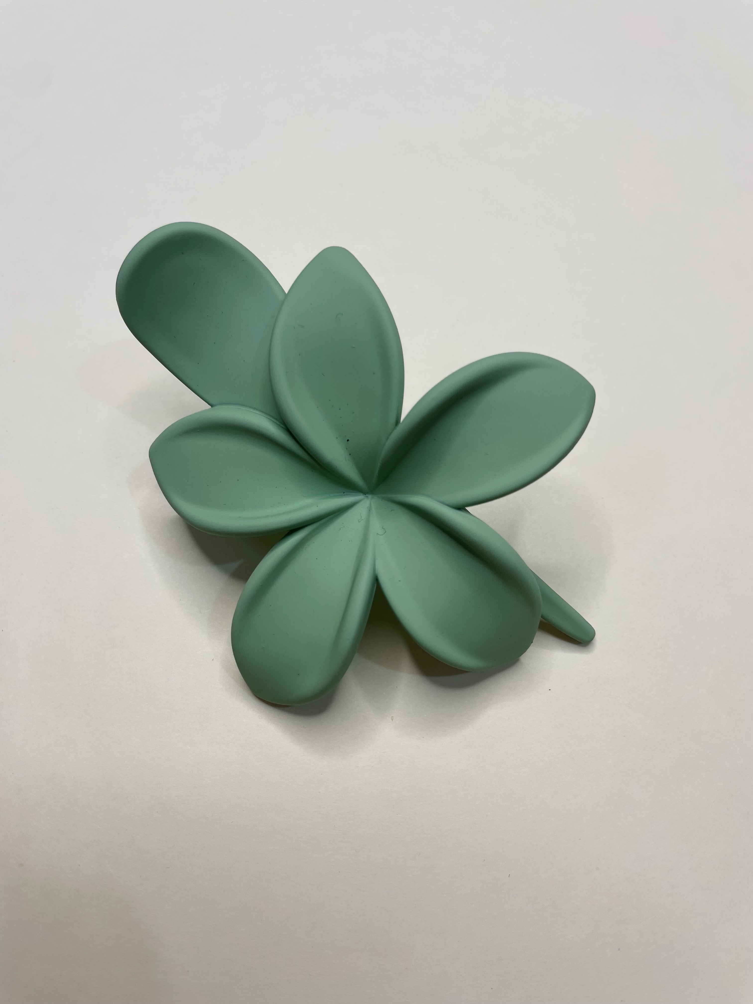 SINGLE FLOWER - MATTE SIDE HOOKS 