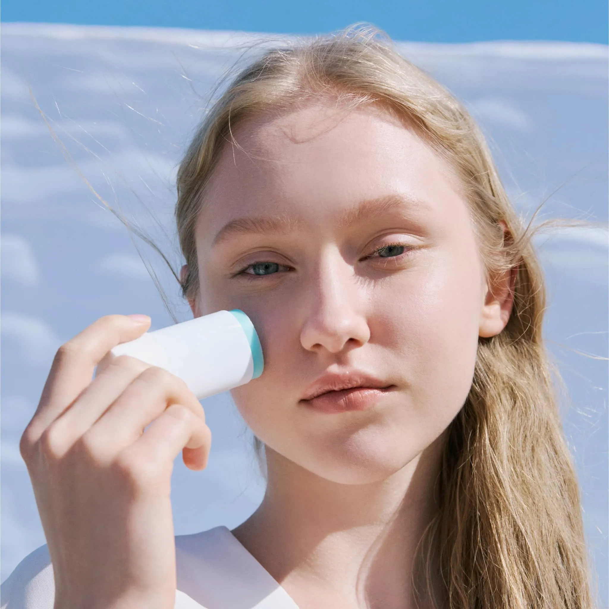 Skin1004 - Madagascar Centella Hyalu-Cica Silky-Fit Sun Stick SPF50+ PA++++ - 20g