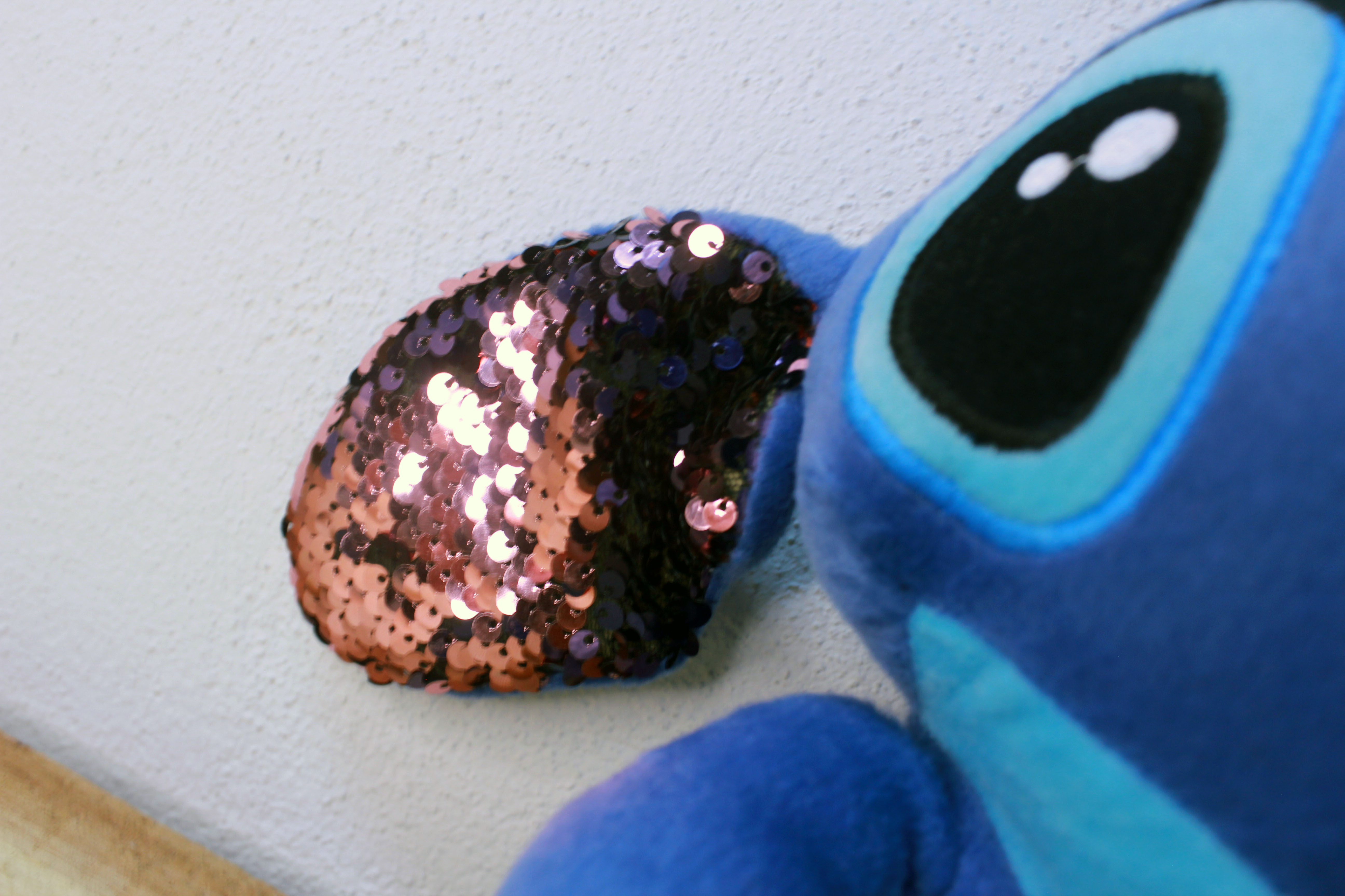 Peluche Stitch con corazón y orejas de lentejuela