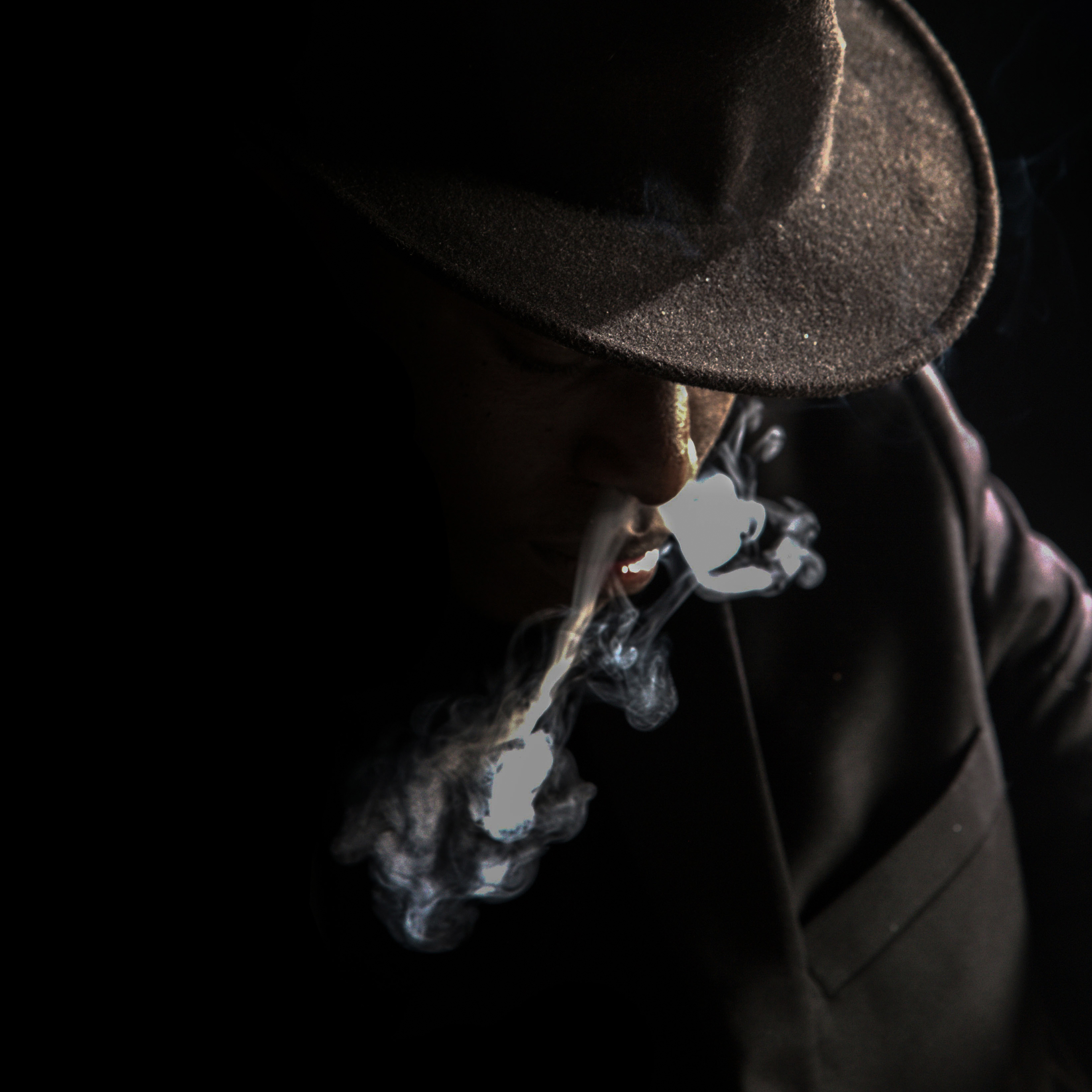 Sous l’ombre du chapeau