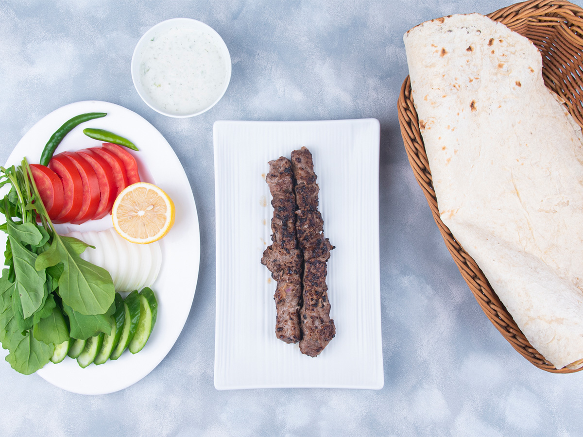 Meat Tikka With Yoghurt With Bread