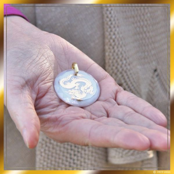 Medallón de Quan Yin y su Dragón Diamante