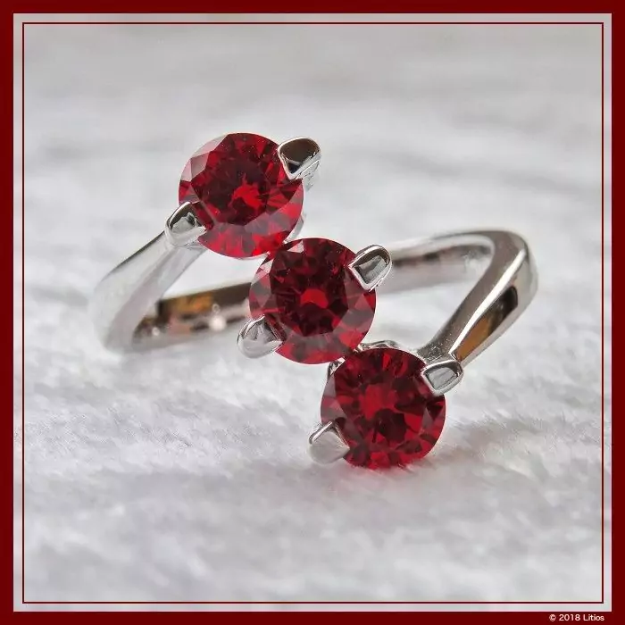 Anillo de Diamante Rojo Rubí