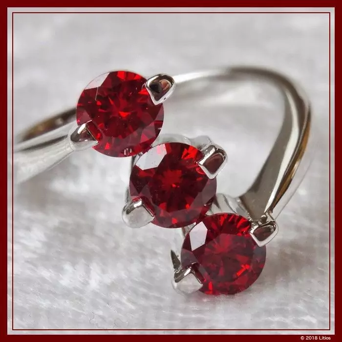 Anillo de Diamante Rojo Rubí