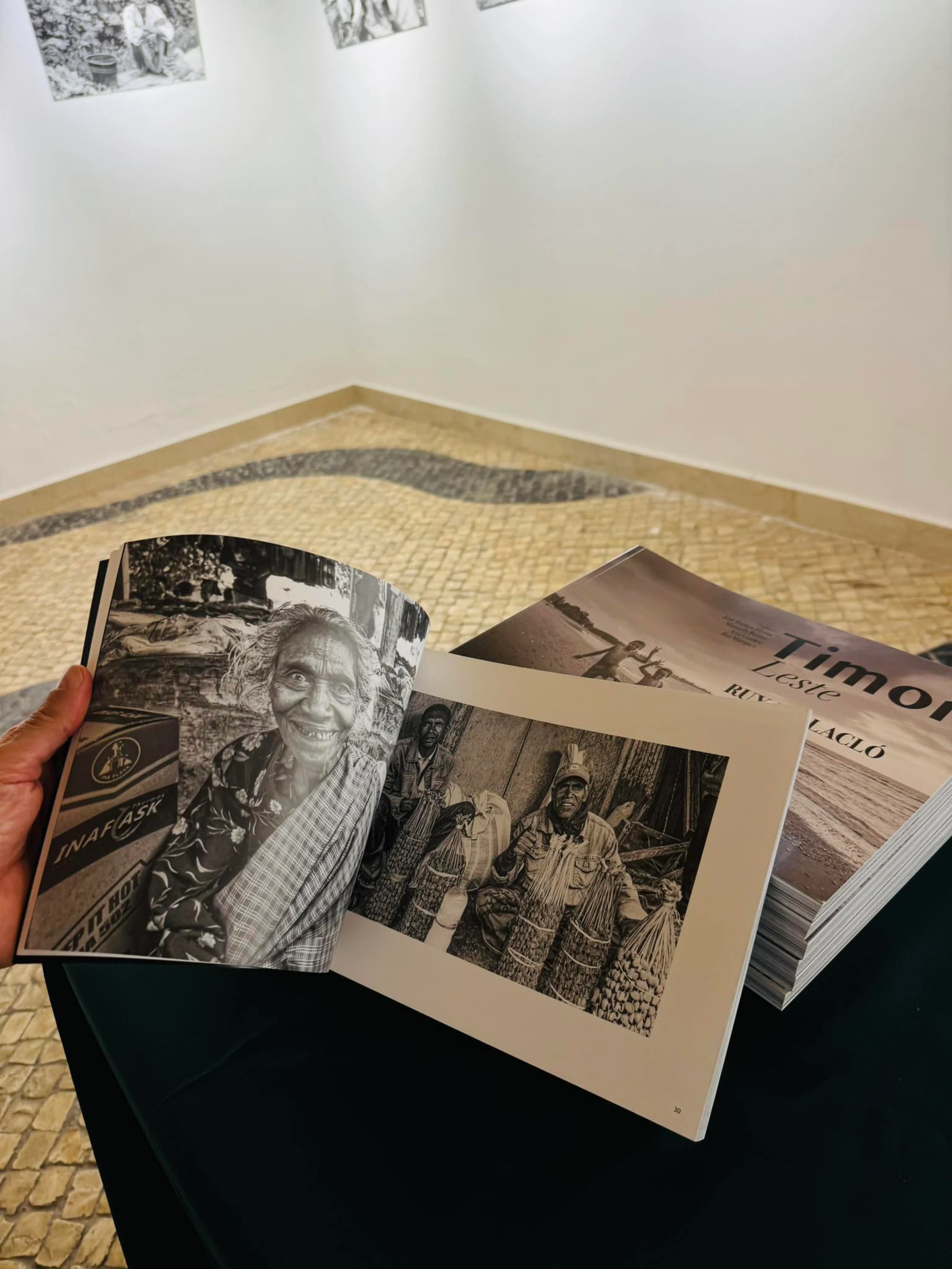 Livro Fotográfico "Timor-Lste". by Ruy de Lacló