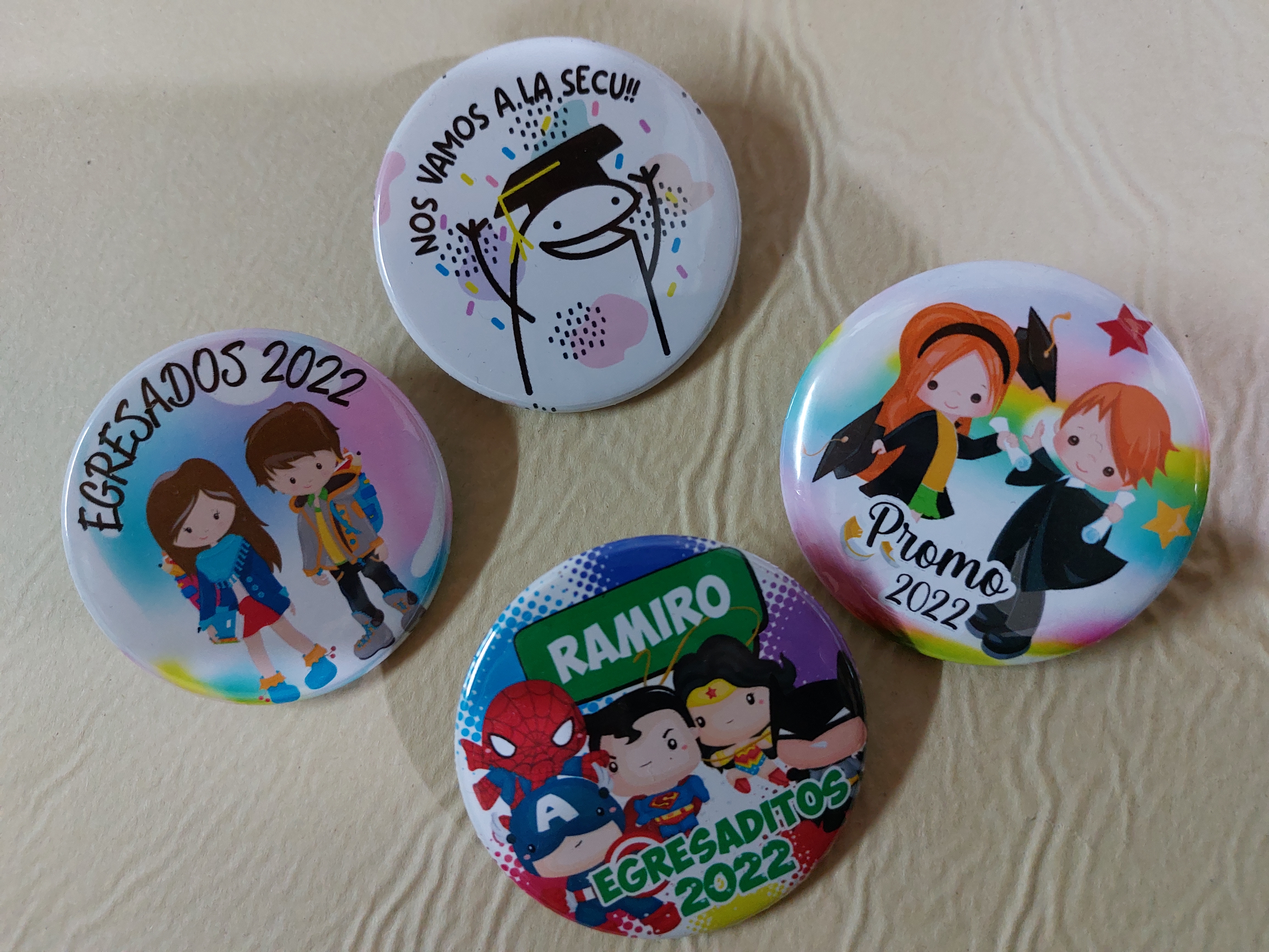 Pins de egresados y para todo tipo de eventos. Divertidos pins personalizados. CONSULTAR PROMOS POR COMPRA GRUPAL!!!