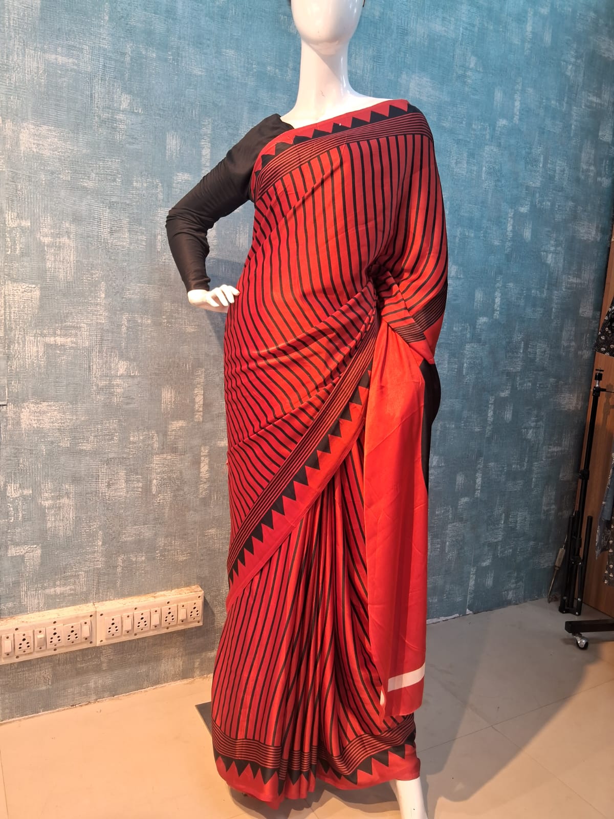 ✨ Semi Model Silk Saree – Rich Look with Comfortable Wear