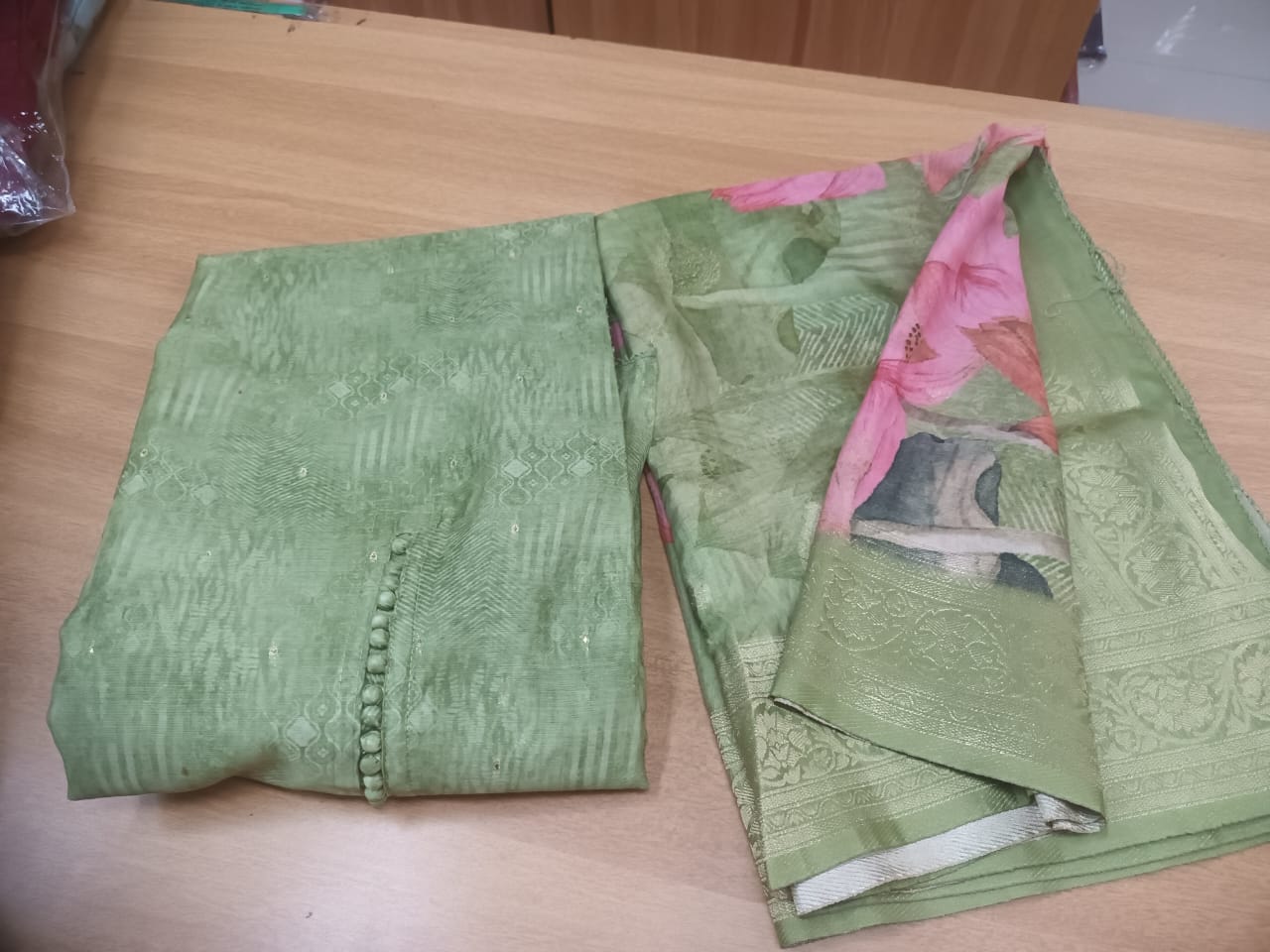 🌟 Satin Dual Zari with Sequence Saree – Elegant & Festive