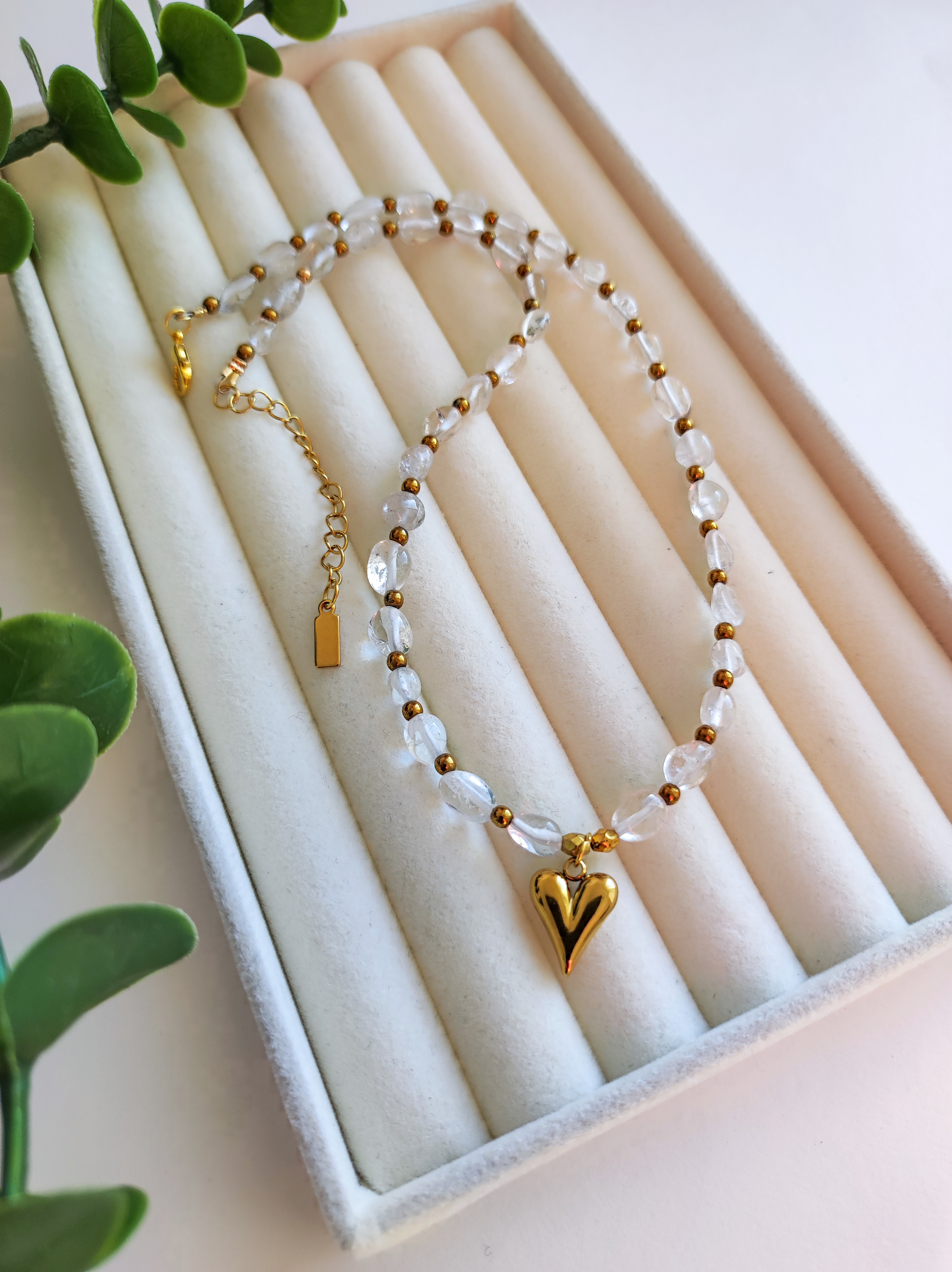 Vėrinys su auksine širdele