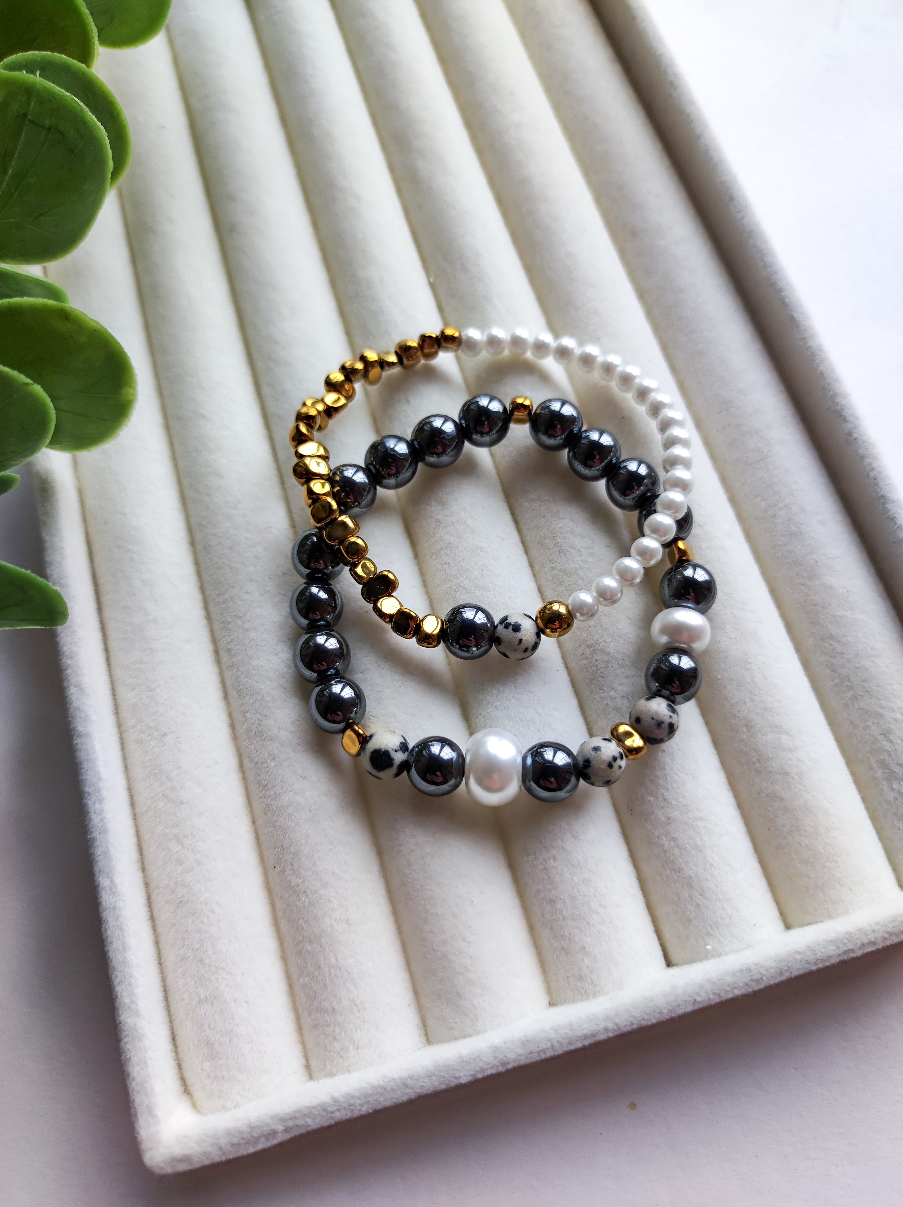 Rankų darbo apyrankių rinkinys