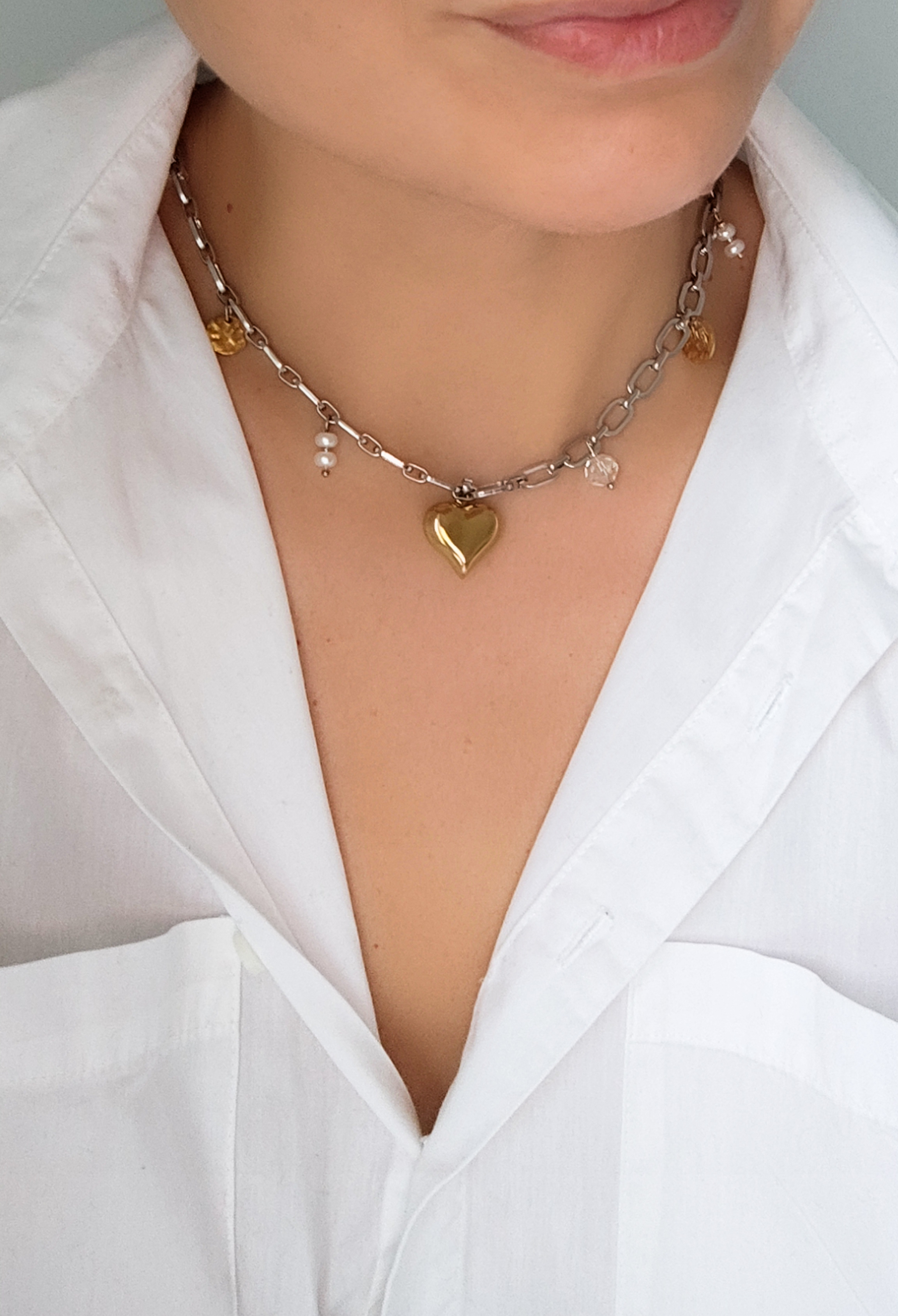 Perlų vėrinys su grandinėle