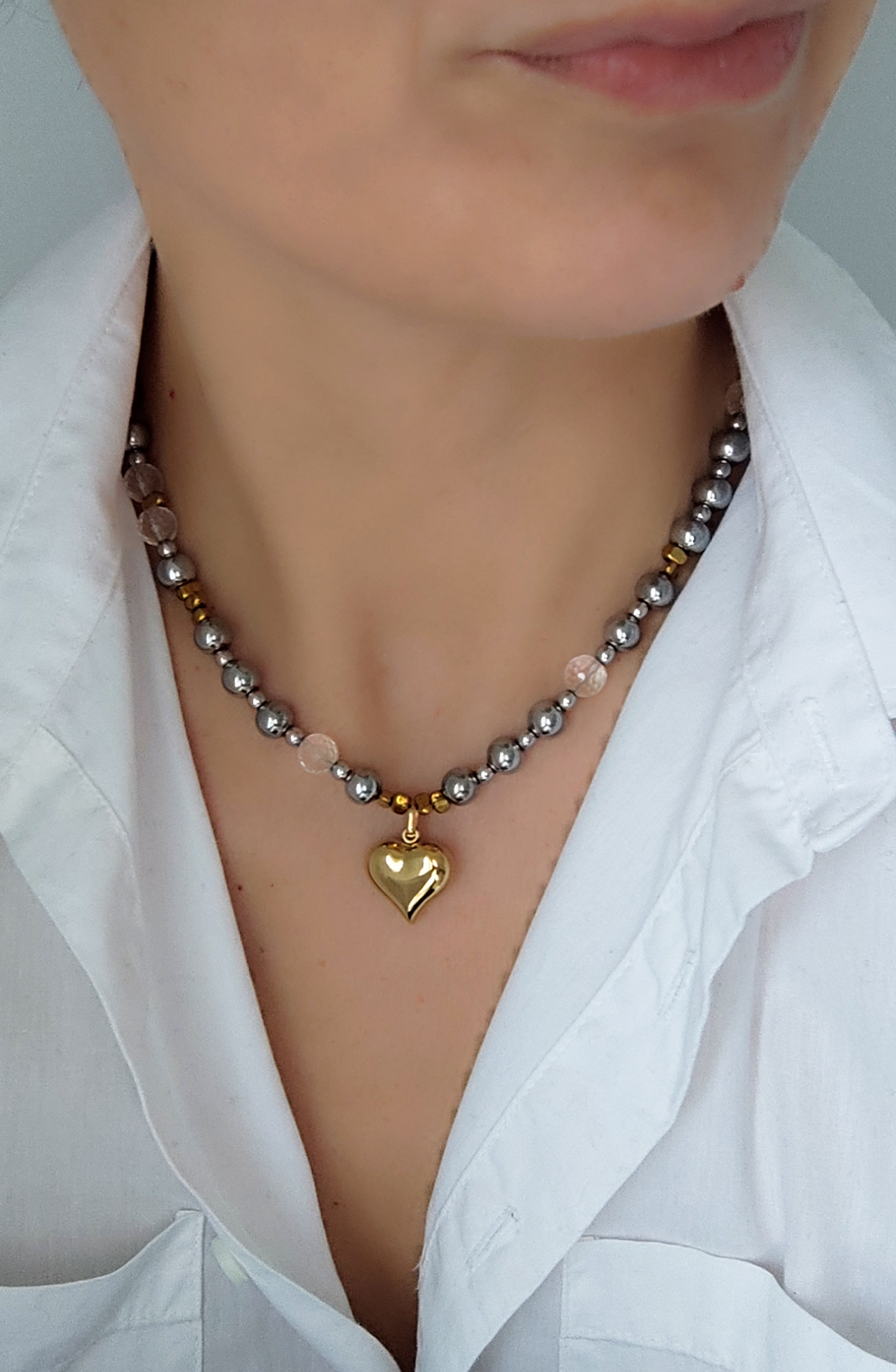 Kaklo papuošalas su širdies pakabuku