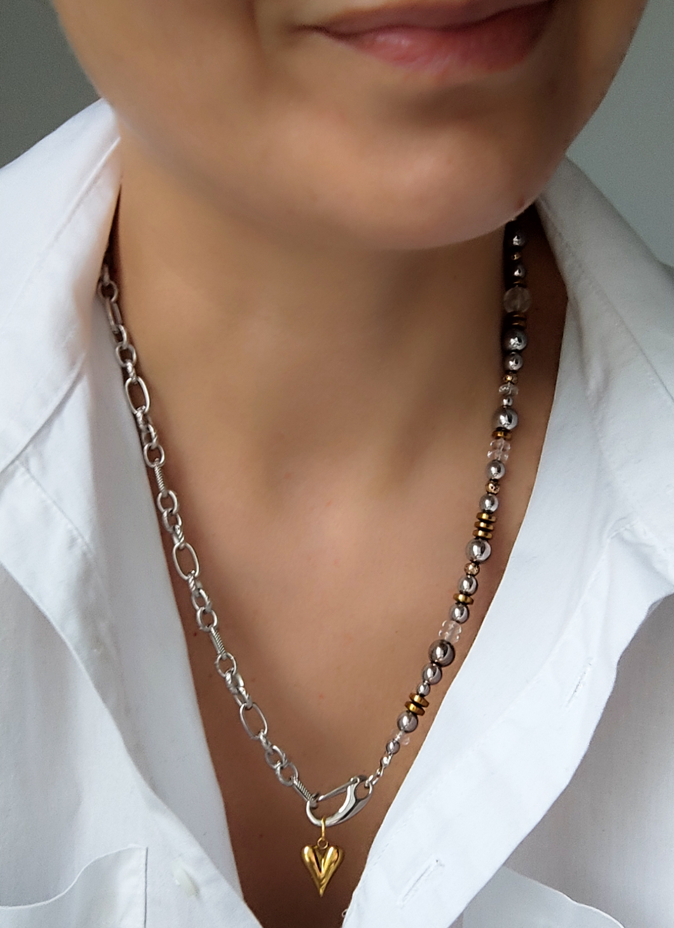 Universalus kaklo papuošalas 