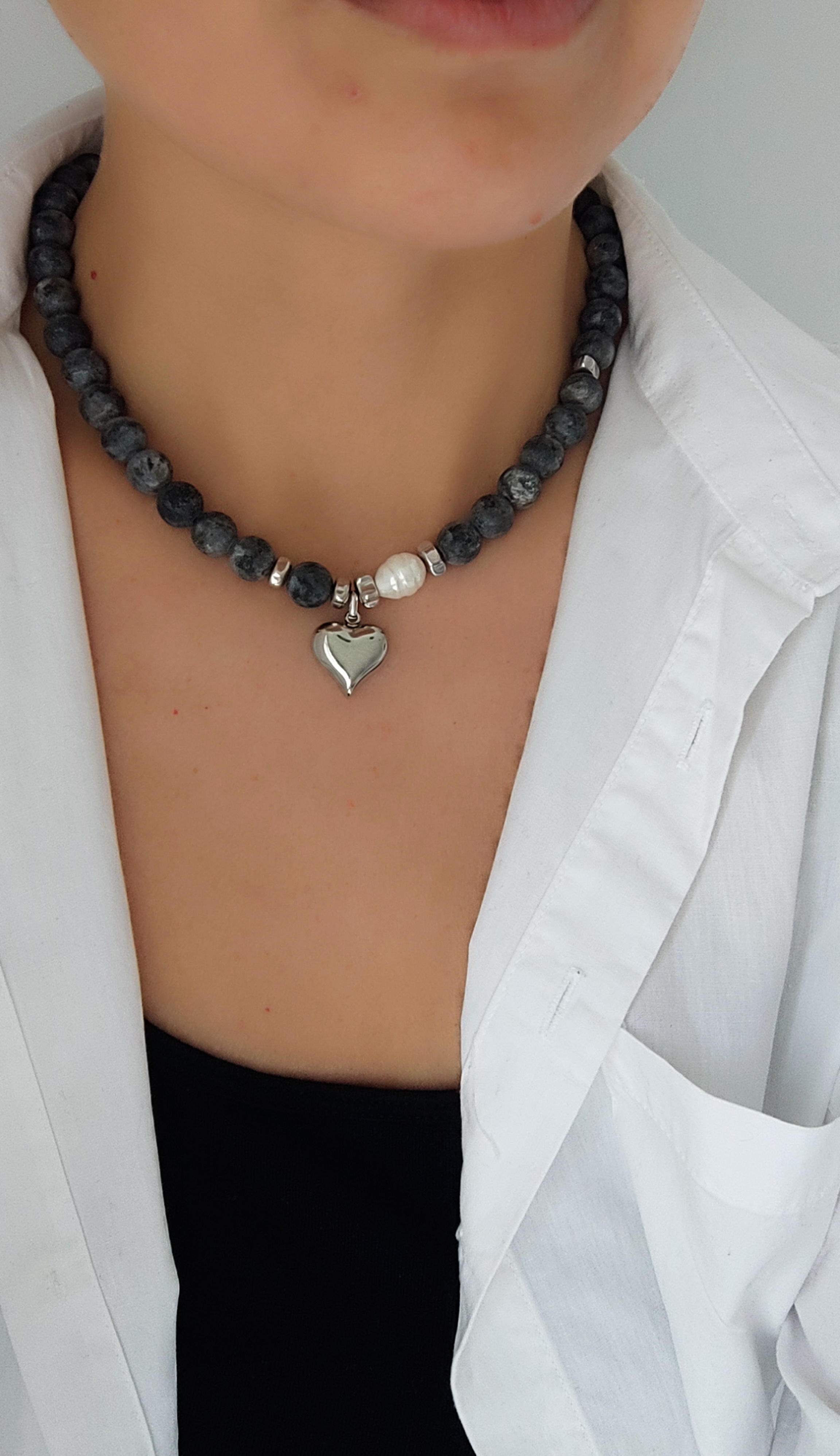 Kaklo papuošalas su širdelės pakabuku