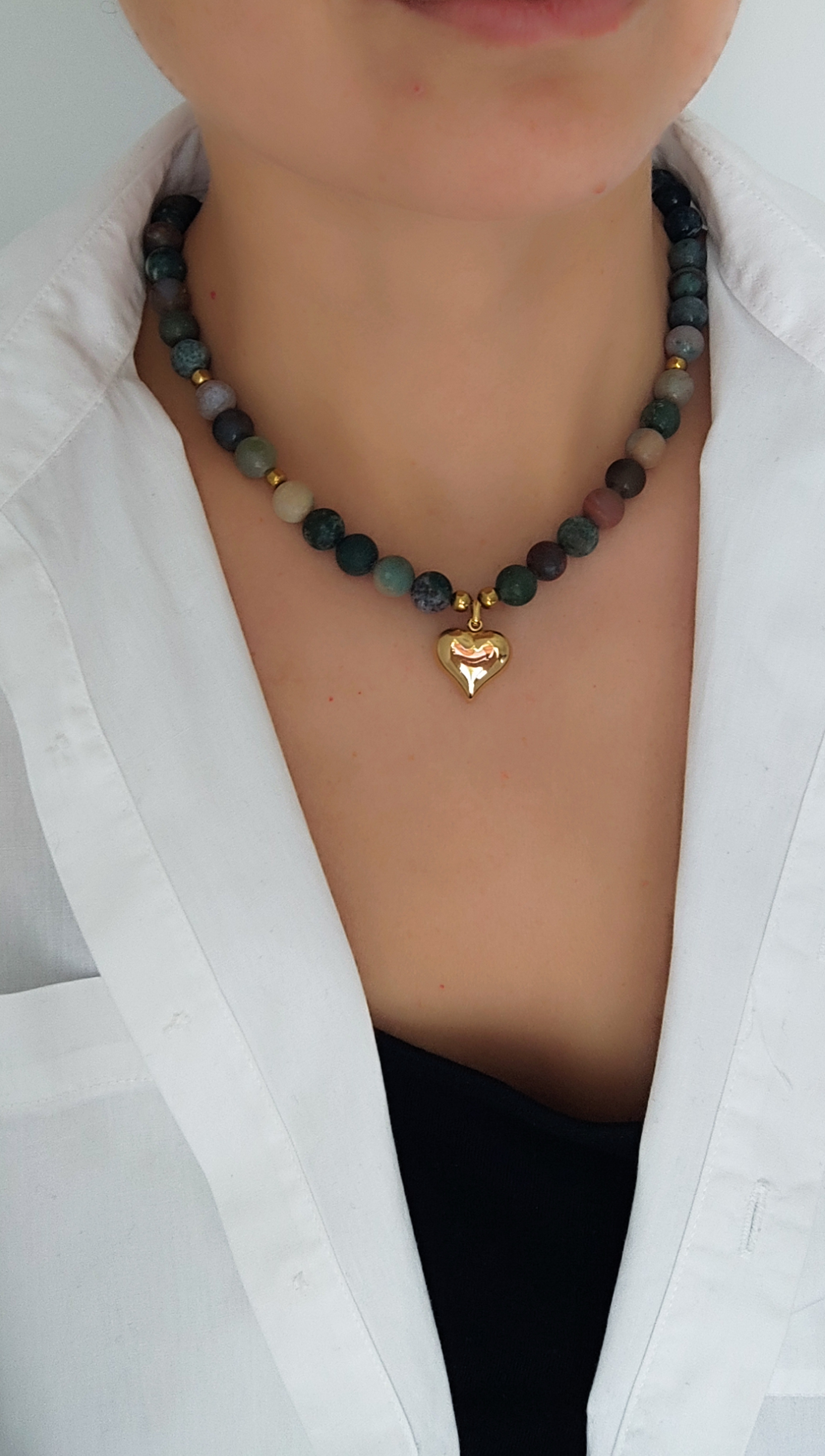 Vėrinys su aukso spalvos širdies pakabuku