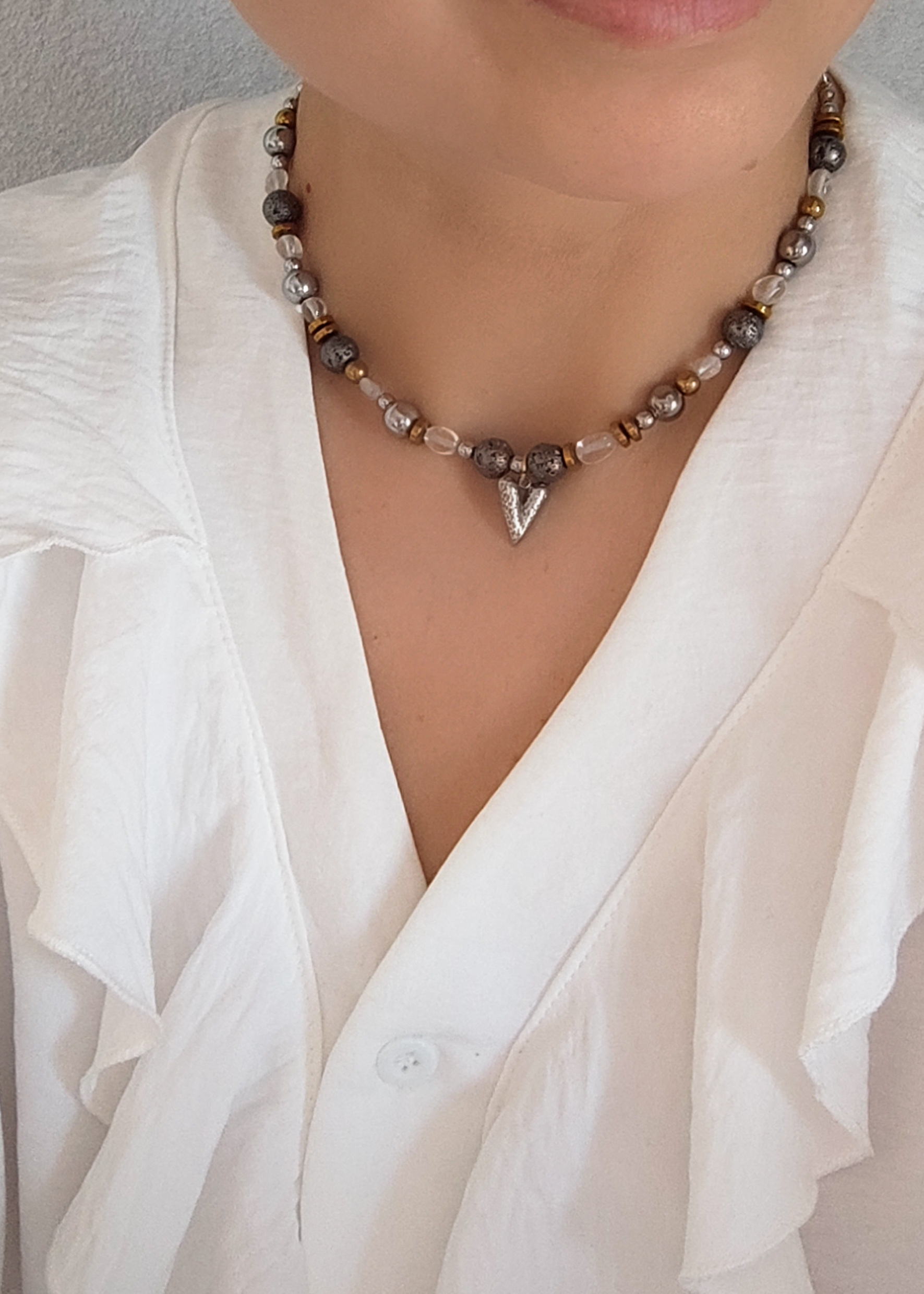 Vėrinys su perlais ir kristalais